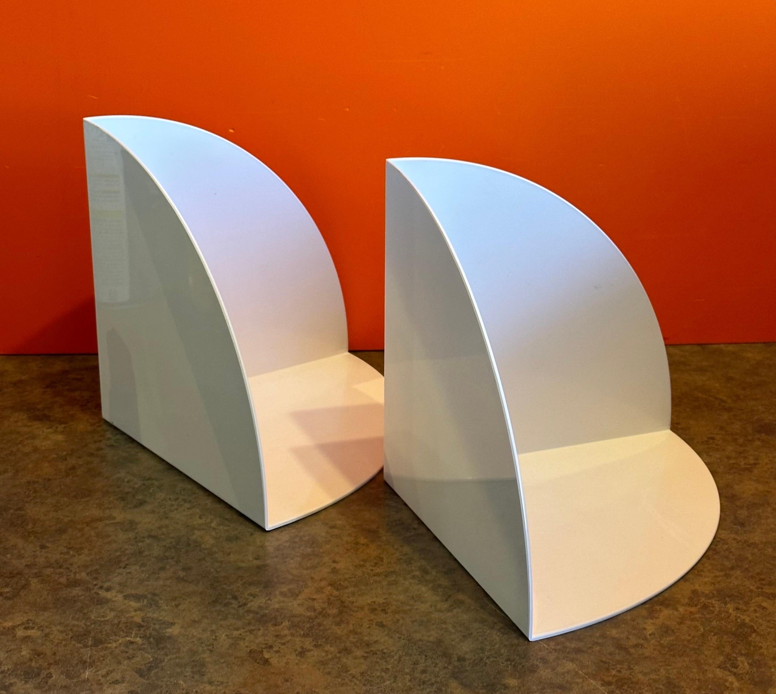20th Century Pair of Space Age Bookends by Giotto Stoppino for Kartell For Sale