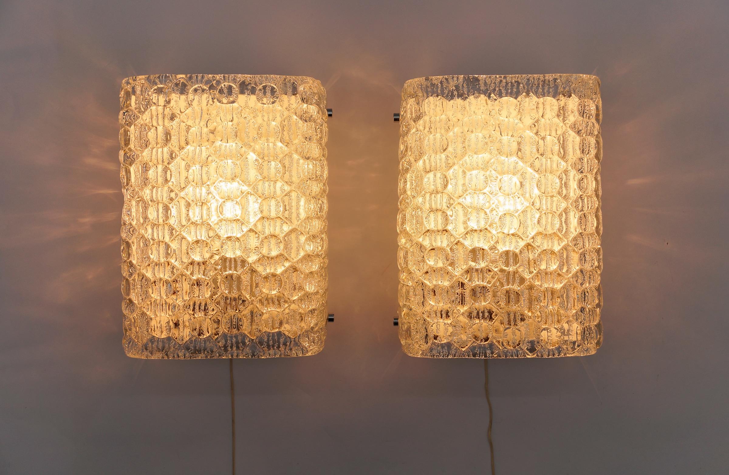 Pair of Space Age Bubble Glass Wall Lights, 1970s In Good Condition For Sale In Nürnberg, Bayern