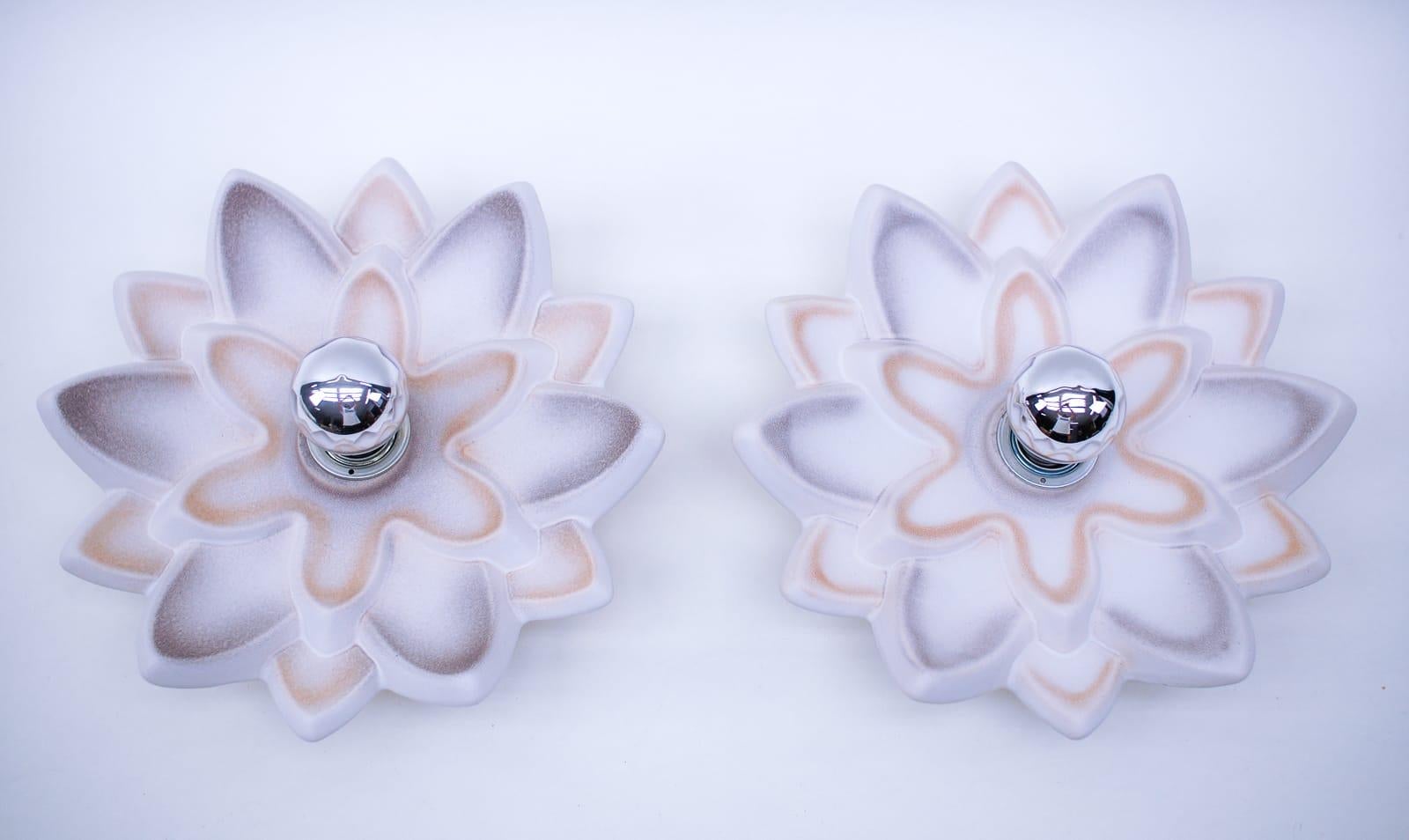 Pair of Space Age Ceramic Flower Wall or Ceiling Lamps, 1960s Germany In Good Condition For Sale In Nürnberg, Bayern