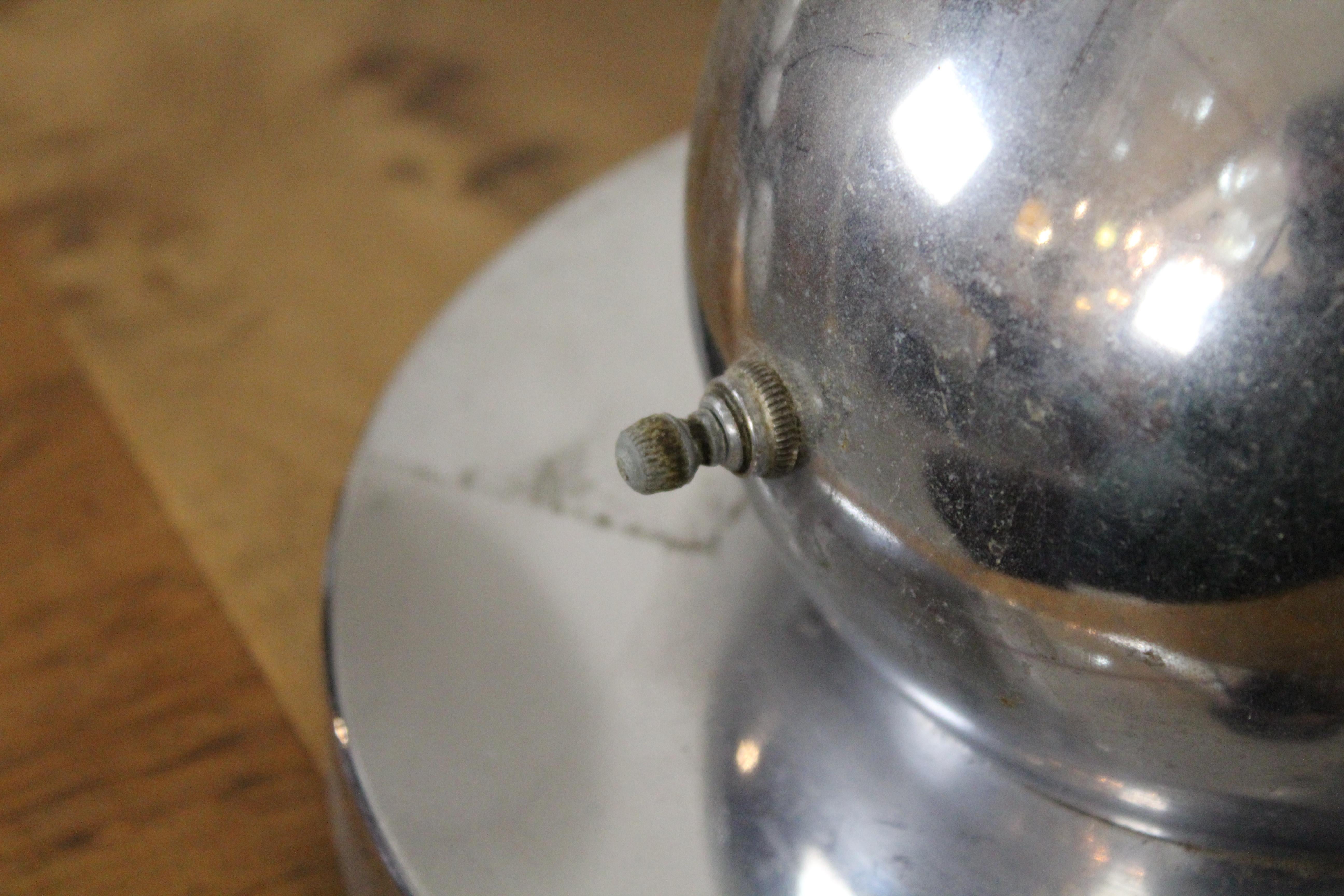 Paire de lampes de bureau chromées de l'ère spatiale en vente 1