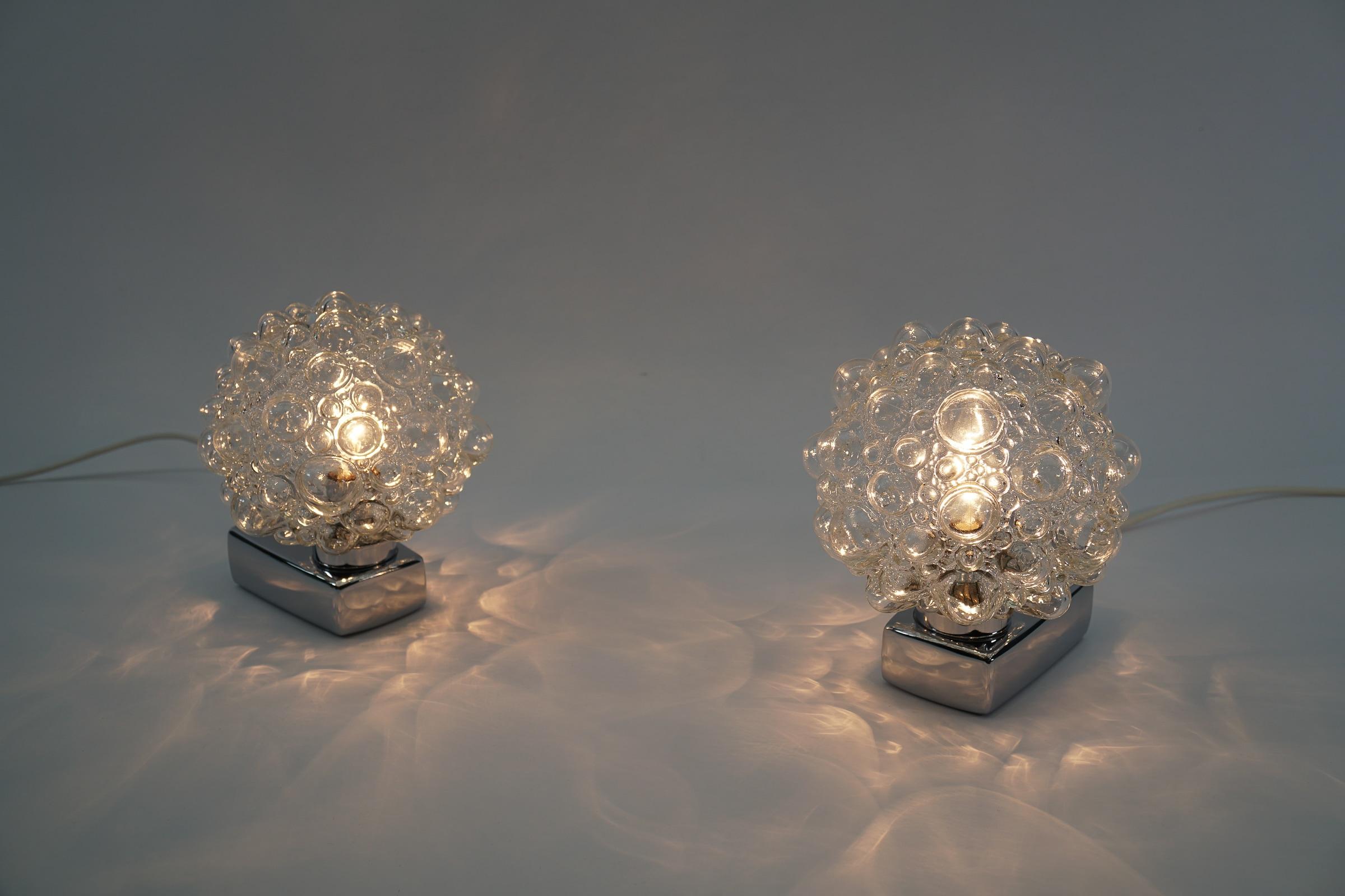 Mid-Century Modern Paire de lampes murales chromées de l'ère spatiale par Helena Tynell, 1970 en vente