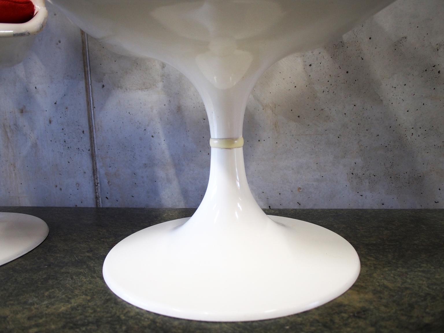 Pair of Space Age Fiberglass Armchairs in Tulip Form 10