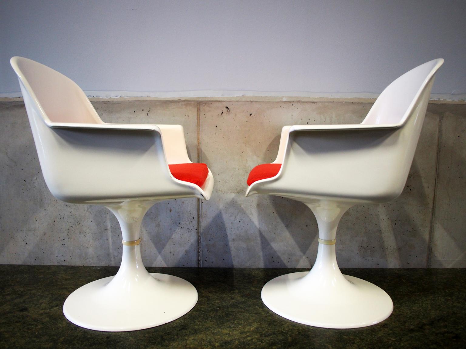 Lacquered Pair of Space Age Fiberglass Armchairs in Tulip Form