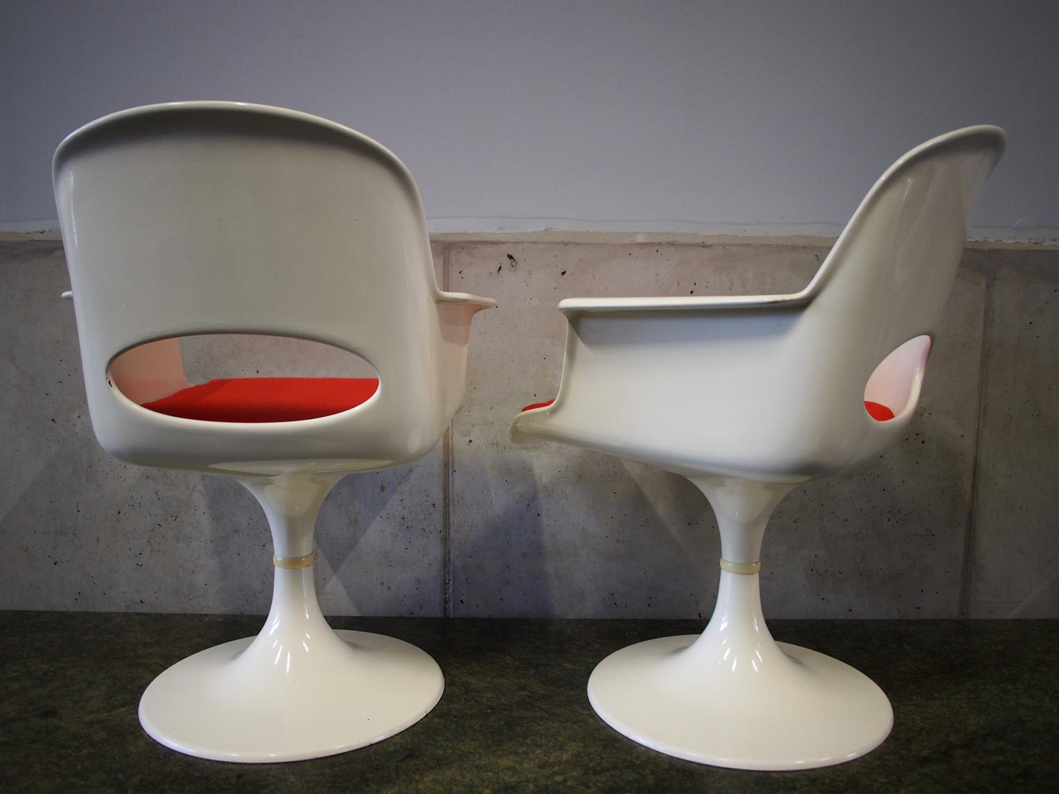Pair of Space Age Fiberglass Armchairs in Tulip Form In Good Condition In Hamburg, DE