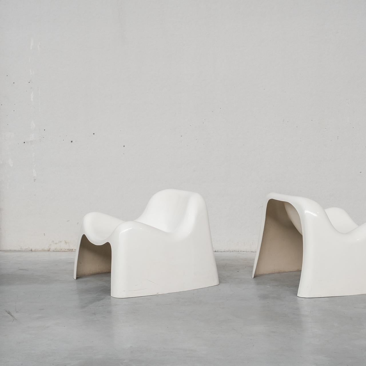 Paar Sessel „Space Age“ aus Fiberglas „Toga“ von Sergio Mazza für Artemide, Paar (Moderne der Mitte des Jahrhunderts) im Angebot
