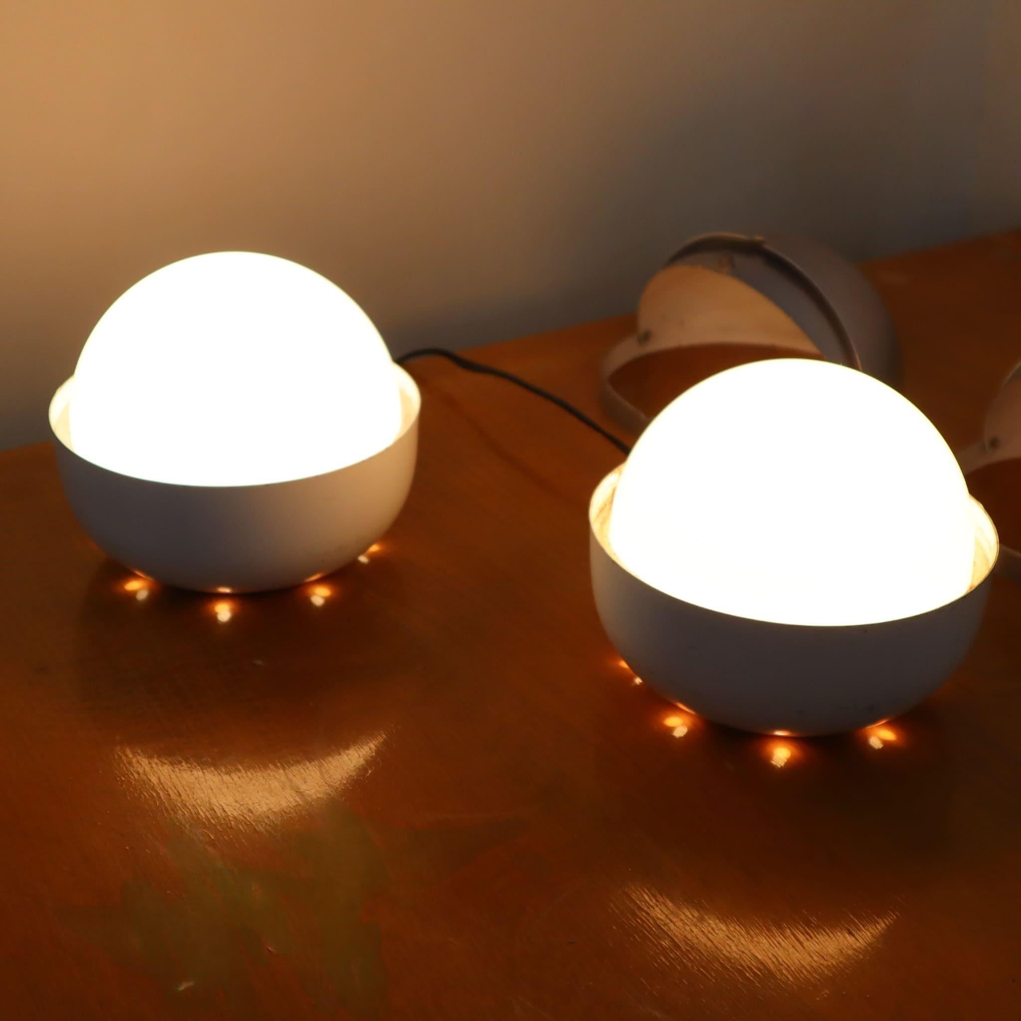Milieu du XXe siècle Paire de lampes de table en verre et métal de l'ère spatiale par Lamperti, Italie, années 1960 en vente
