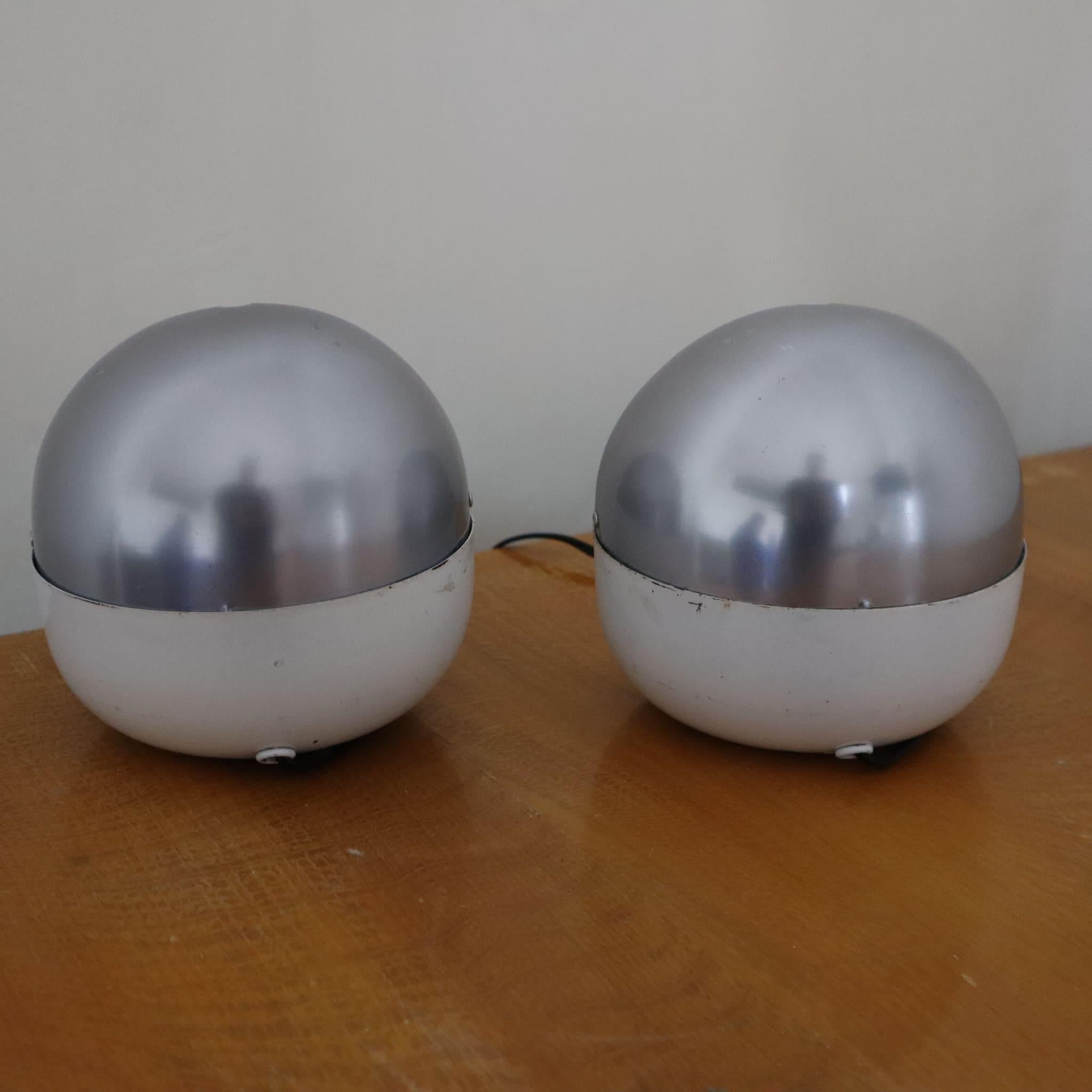 Ère spatiale Paire de lampes de table en verre et métal de l'ère spatiale par Lamperti, Italie, années 1960 en vente