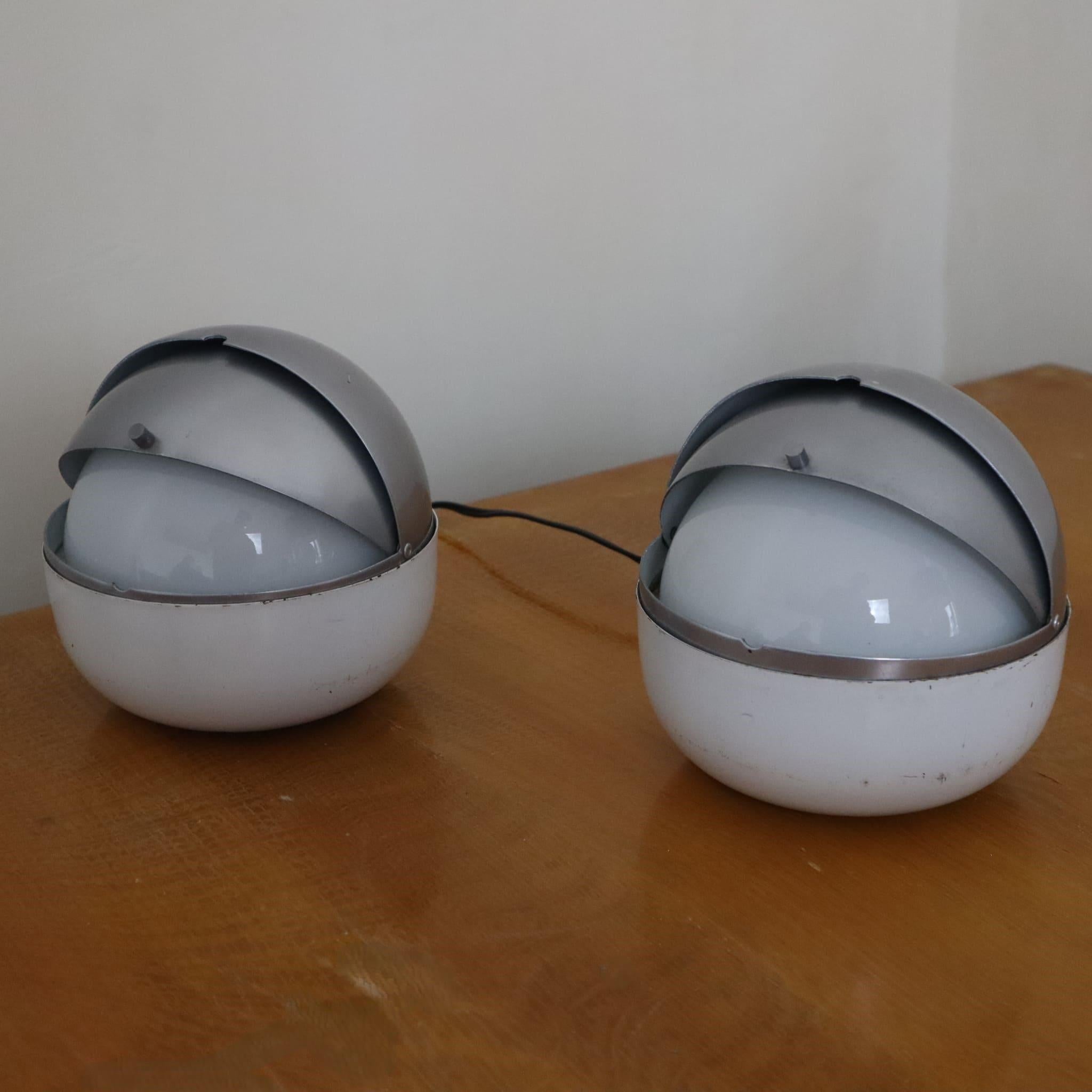 Métal Paire de lampes de table en verre et métal de l'ère spatiale par Lamperti, Italie, années 1960 en vente