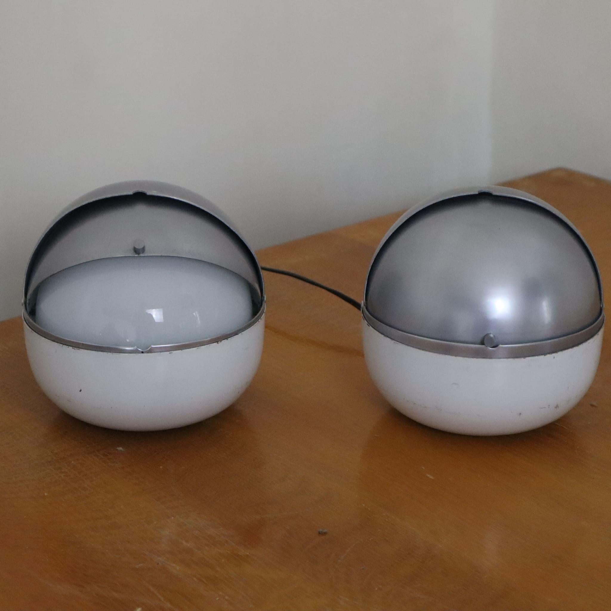 Paire de lampes de table en verre et métal de l'ère spatiale par Lamperti, Italie, années 1960 en vente 1