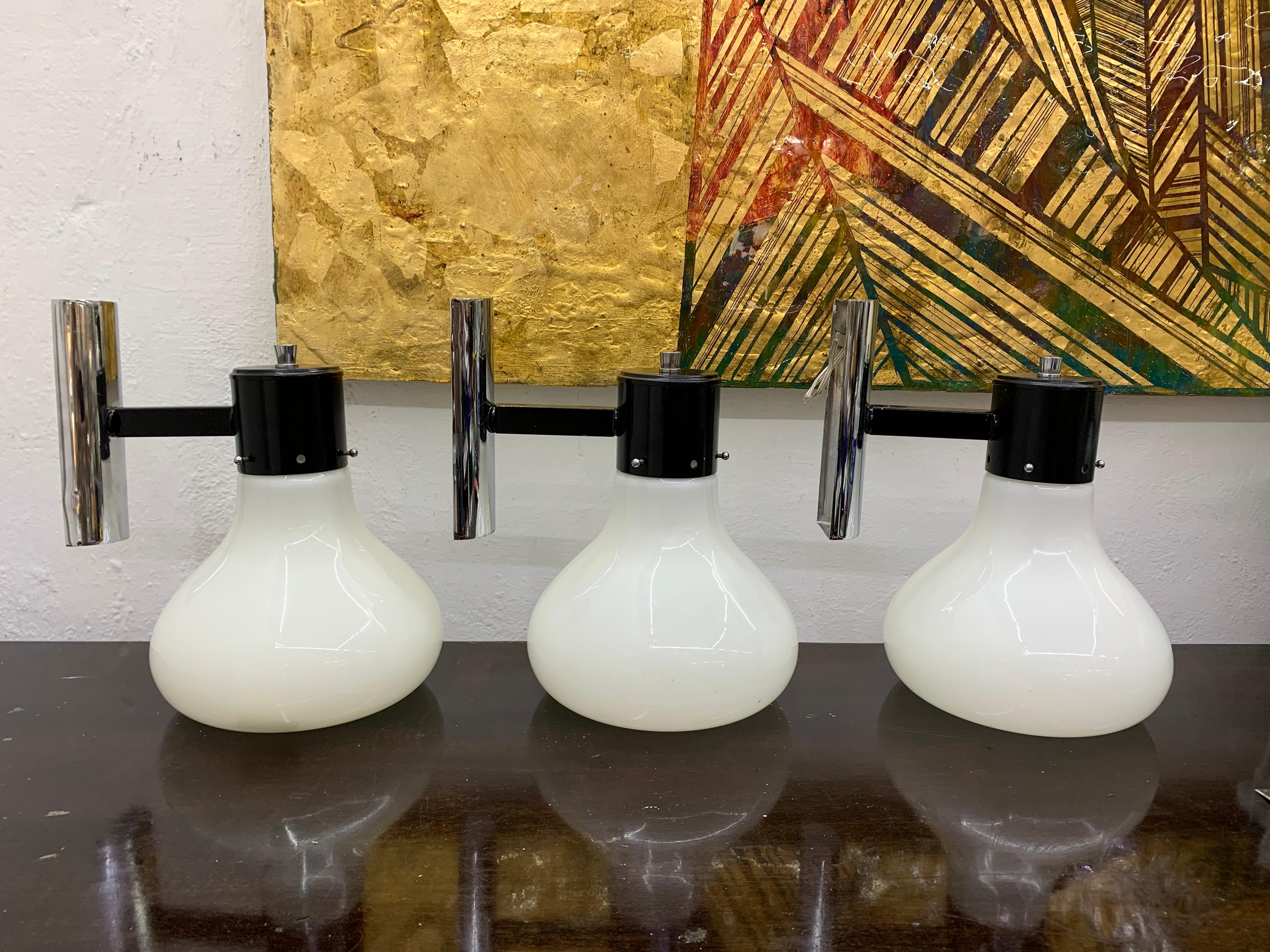3 Space Age Leucos Sconces in Brass and Murano Glass, circa 1970 7