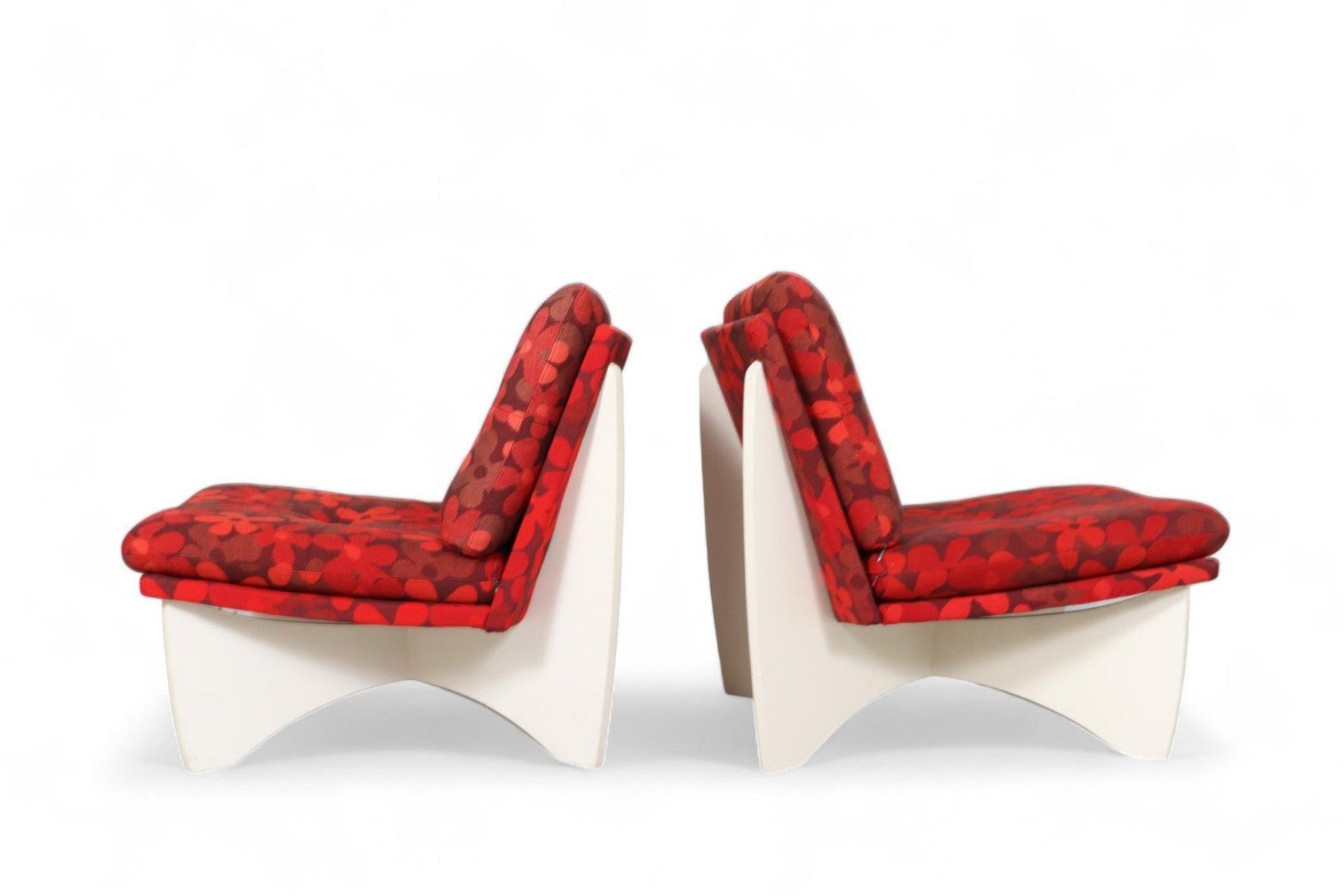 Paar Space Age-Loungesessel mit roter geblümter Polsterung (Moderne der Mitte des Jahrhunderts) im Angebot