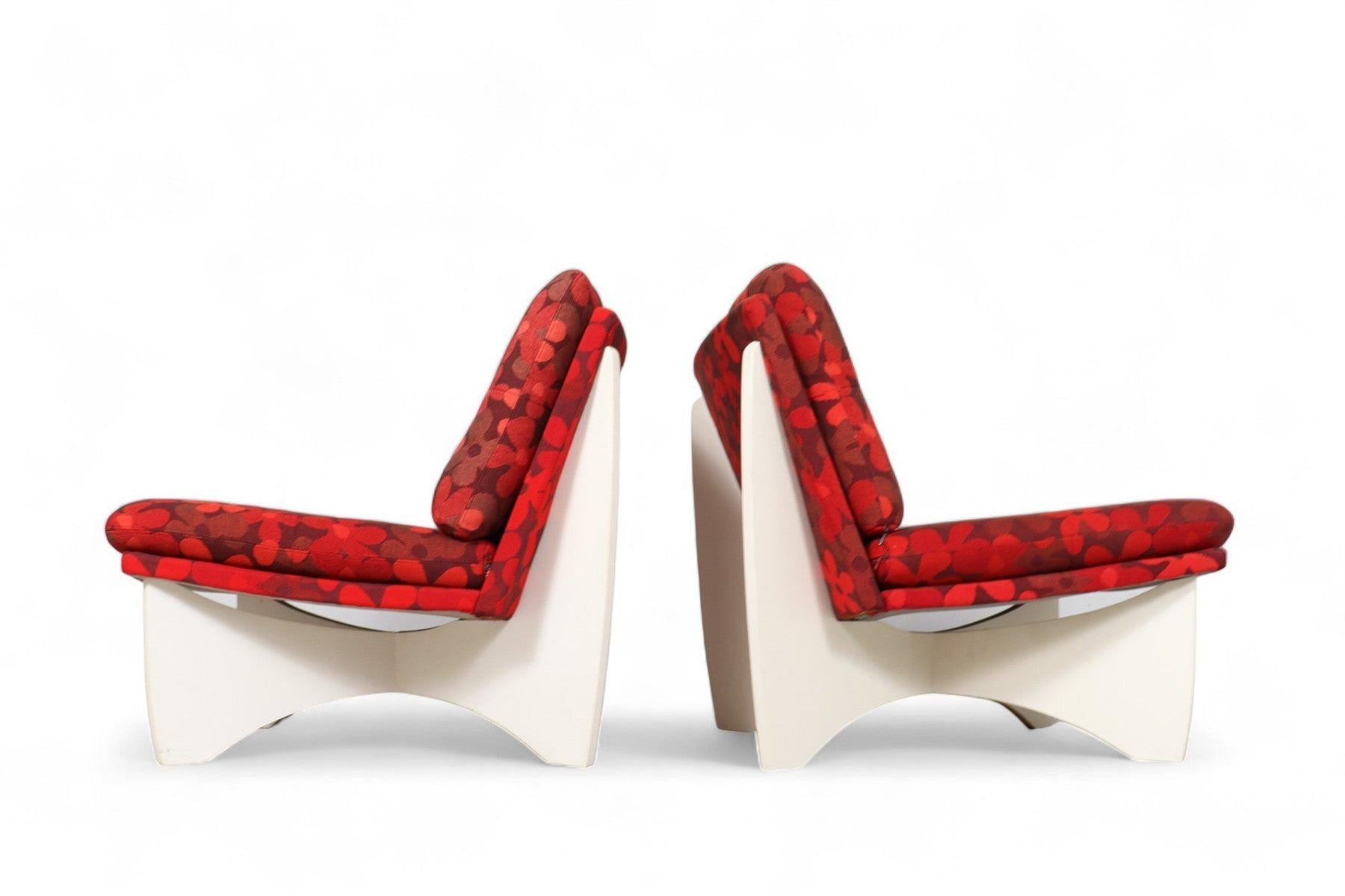 Paar Space Age-Loungesessel mit roter geblümter Polsterung (Deutsch) im Angebot