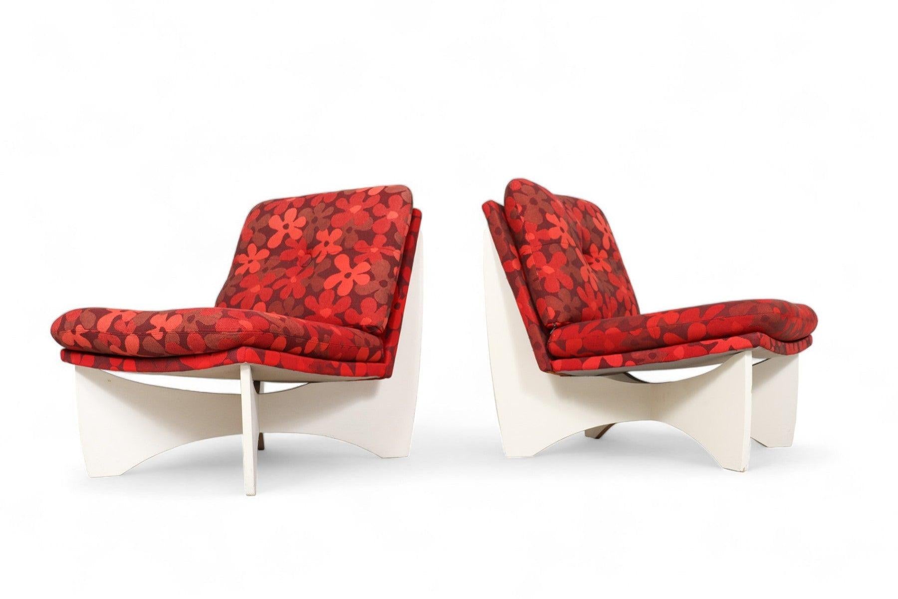 Paar Space Age-Loungesessel mit roter geblümter Polsterung im Zustand „Gut“ im Angebot in Berkeley, CA