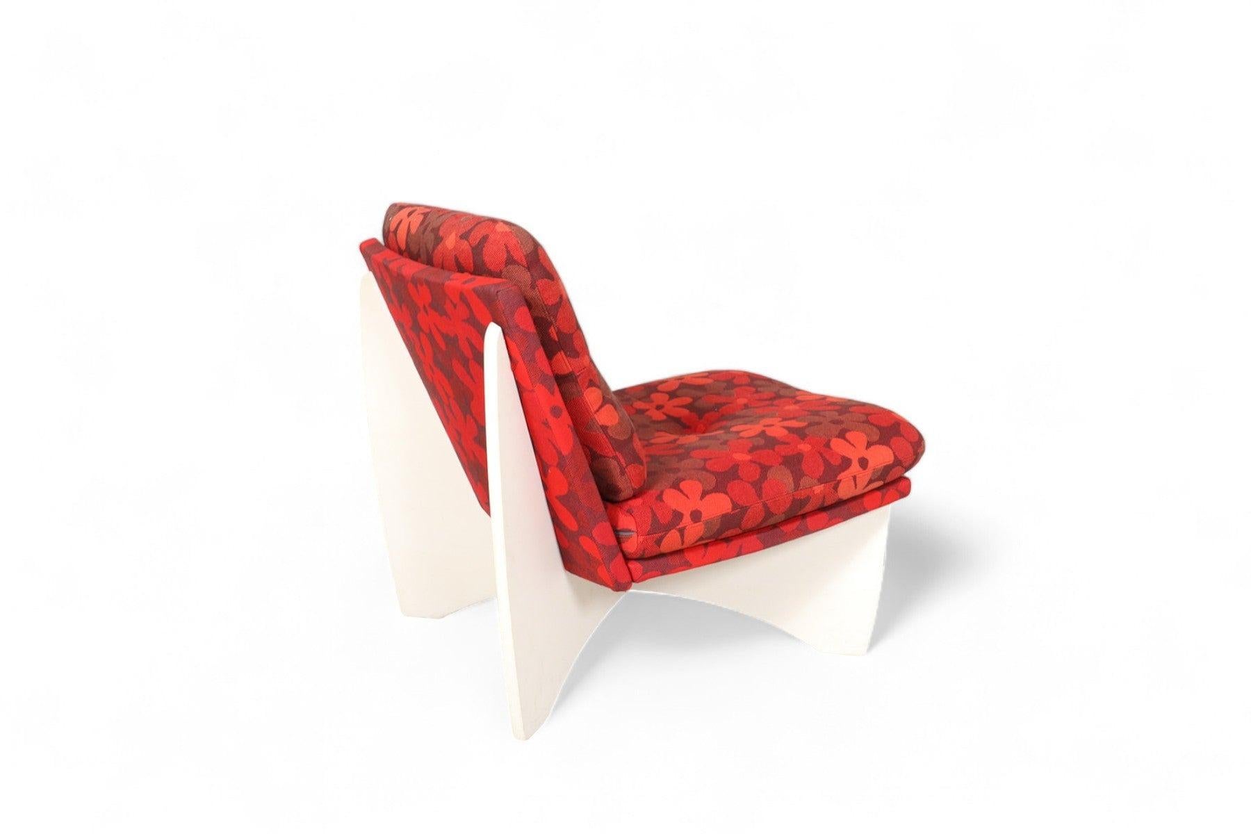 Paar Space Age-Loungesessel mit roter geblümter Polsterung (Wolle) im Angebot