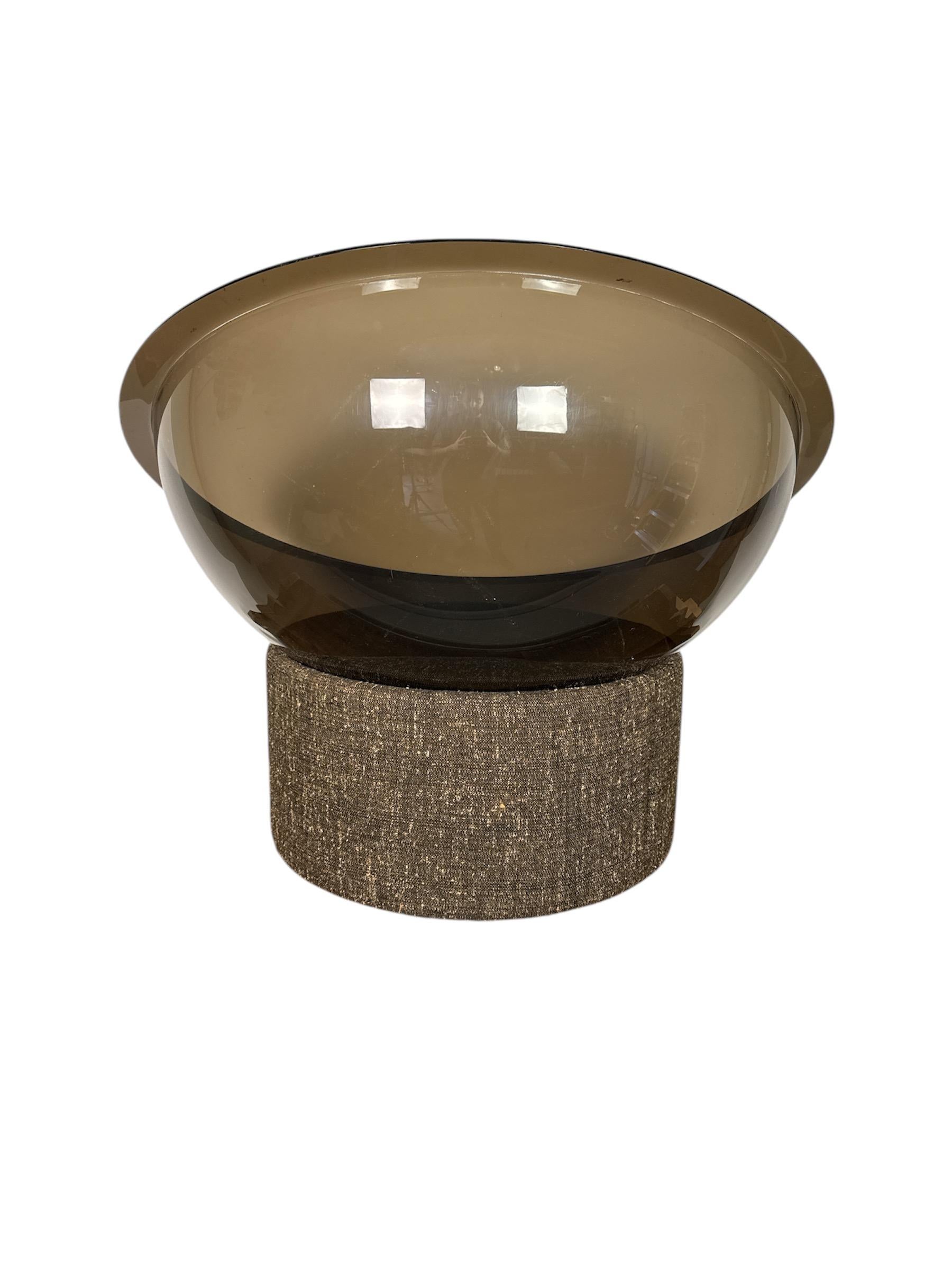 Paar Space Age Lucite 60er Jahre Französisch Rauch Acryls Buttercup Sphere Loungesessel, Paar (Mitte des 20. Jahrhunderts) im Angebot