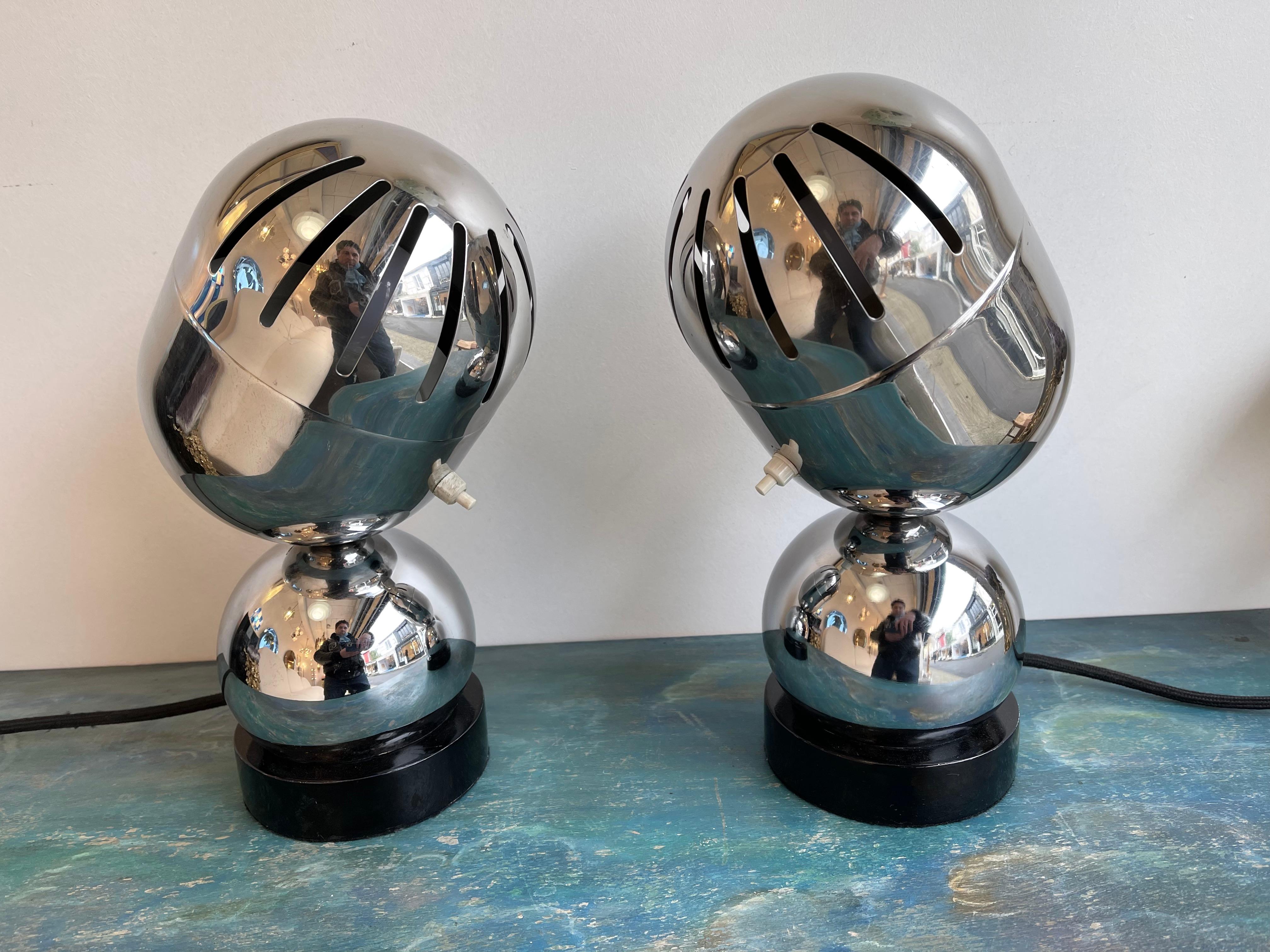 Paire de lampes en métal chromé de l'ère spatiale de Reggiani, Italie, 1970 en vente 2