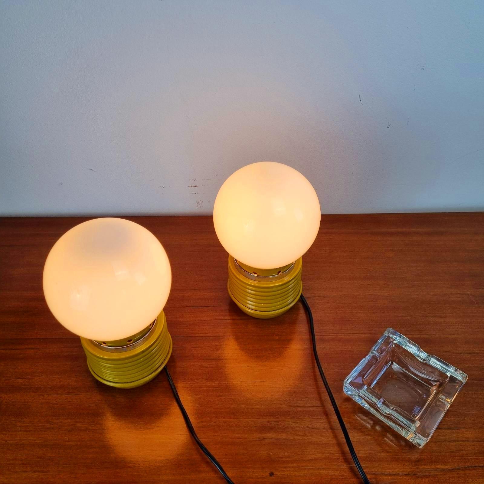 Pareja de lámparas de mesa Space Age, Italia años 70 en venta 4