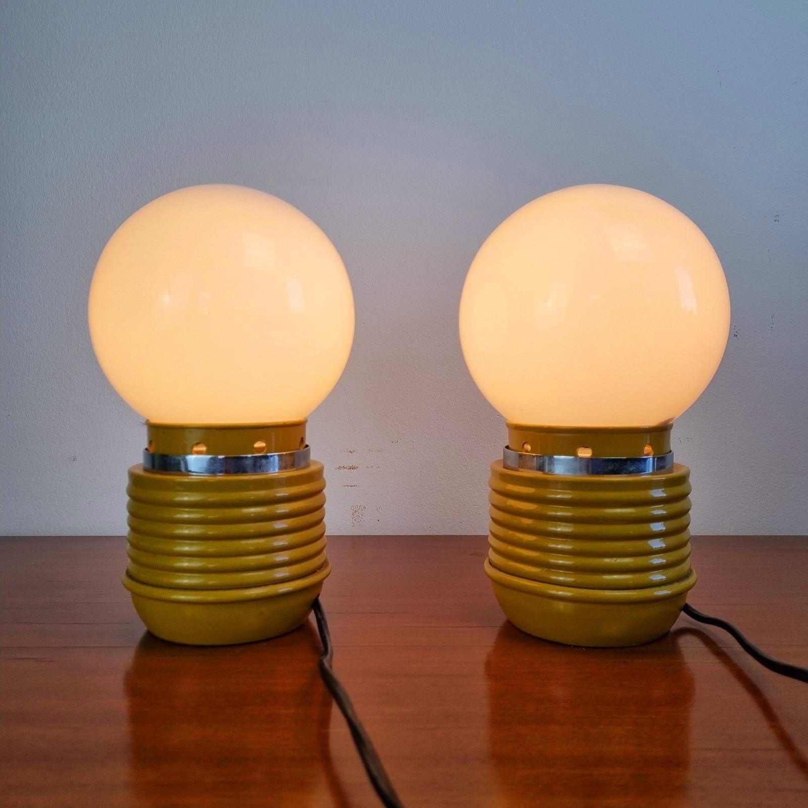 Pareja de lámparas de mesa Space Age, Italia años 70 en venta 1