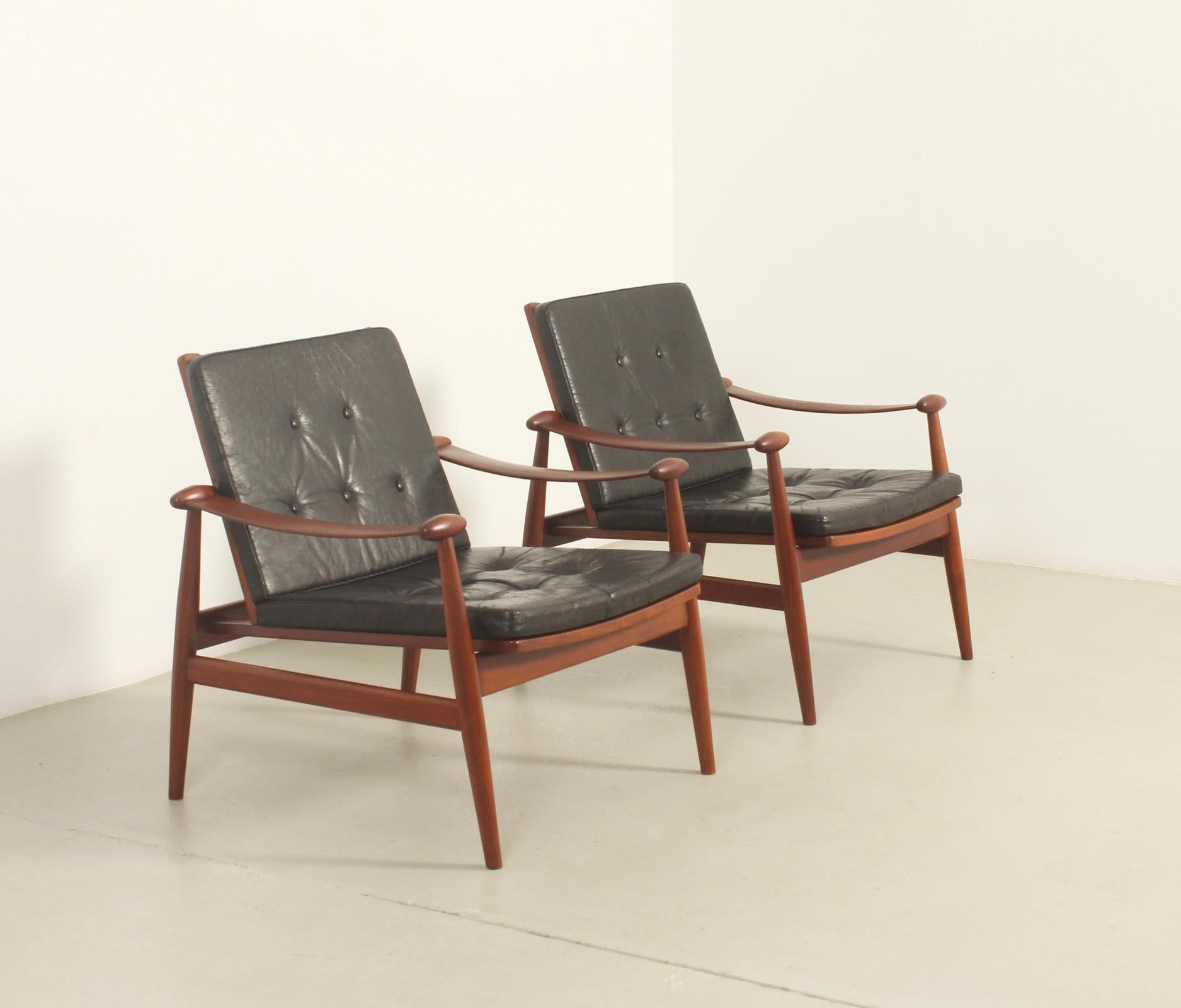 Pareja de sillas Spade de Finn Juhl para France & Daverkosen, Dinamarca, 1953 Escandinavo moderno en venta