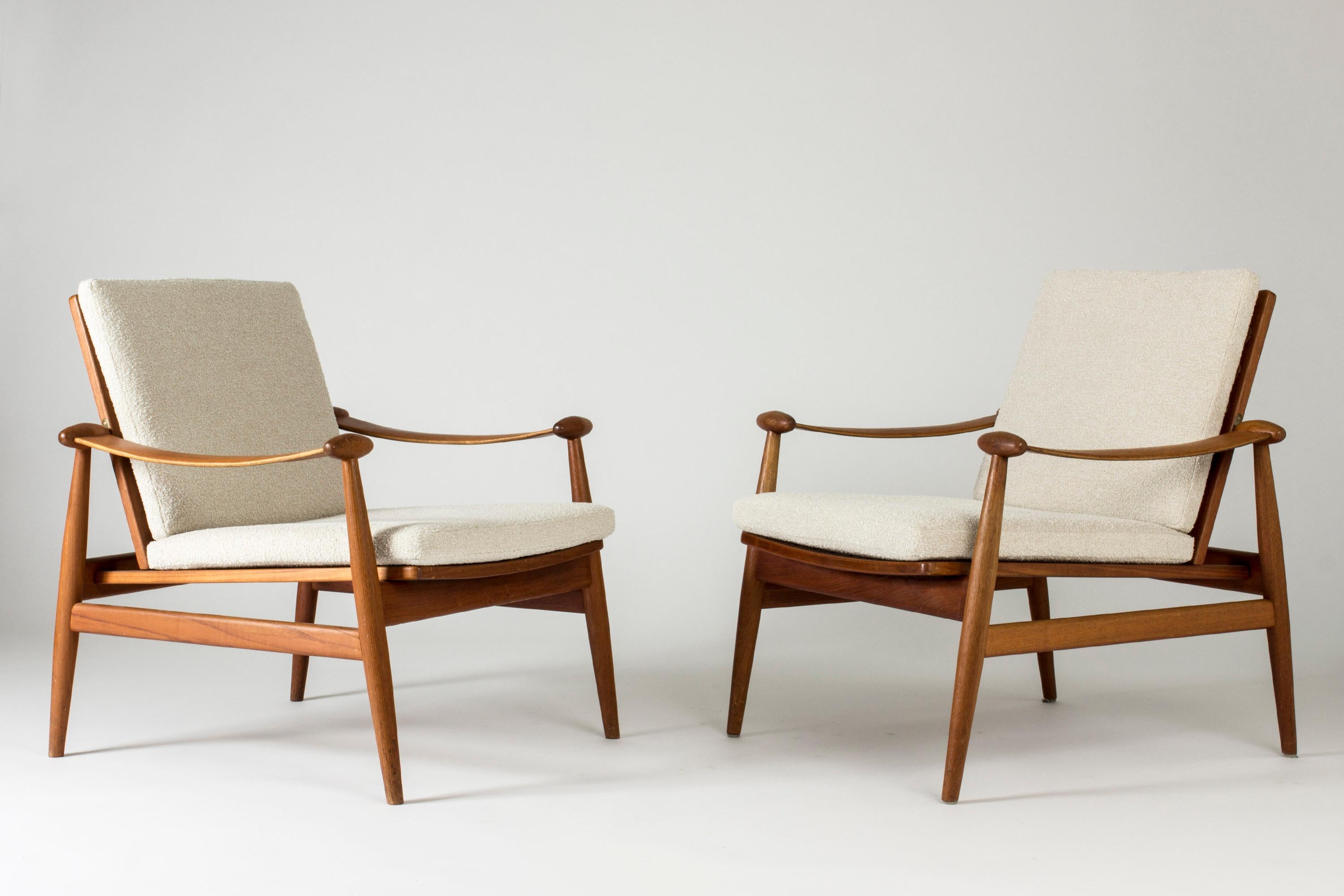 Scandinavian Modern Pair of “Spade” Lounge Chairs by Finn Juhl