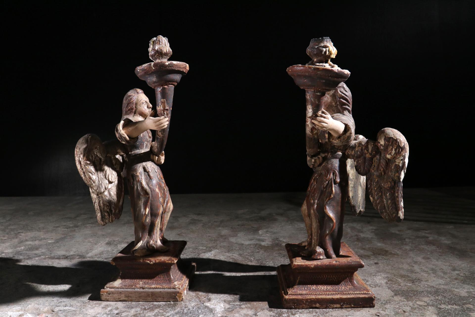 Pair of Spanish 17th Century Carved Wood Winged Angel Candleholders For Sale 4