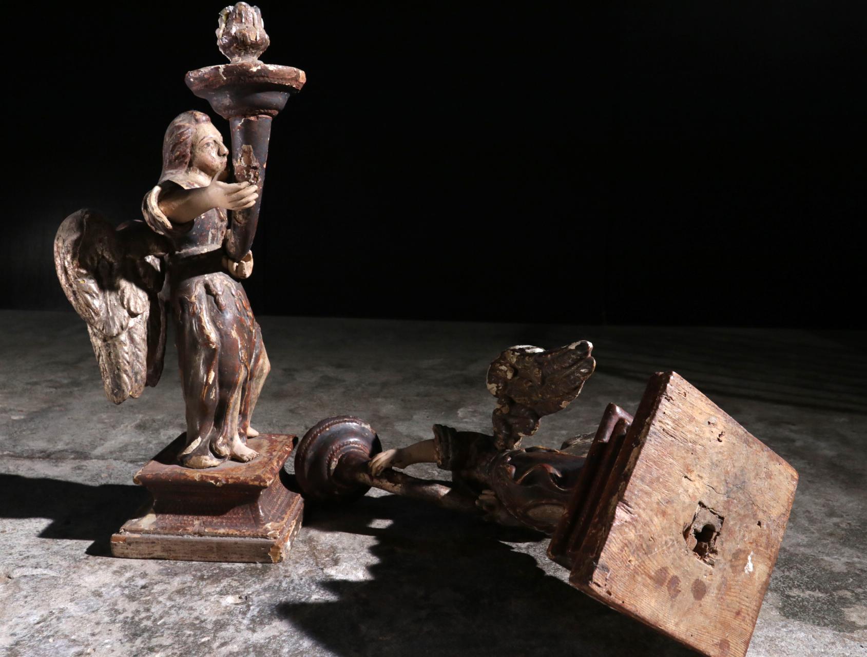 Pair of Spanish 17th Century Carved Wood Winged Angel Candleholders For Sale 10