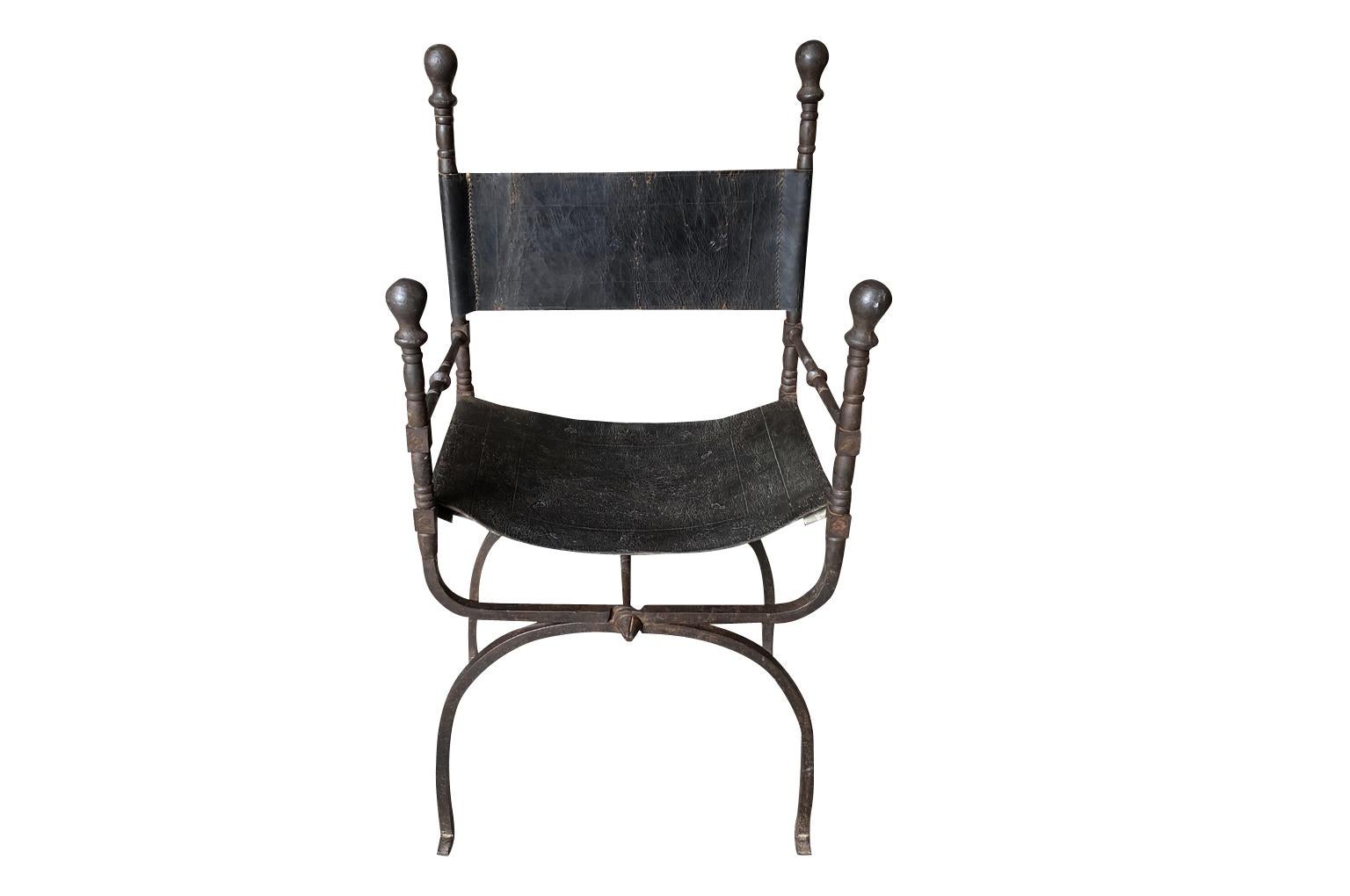 Ein Paar spanische Sessel aus dem 18. Jahrhundert im Angebot 4