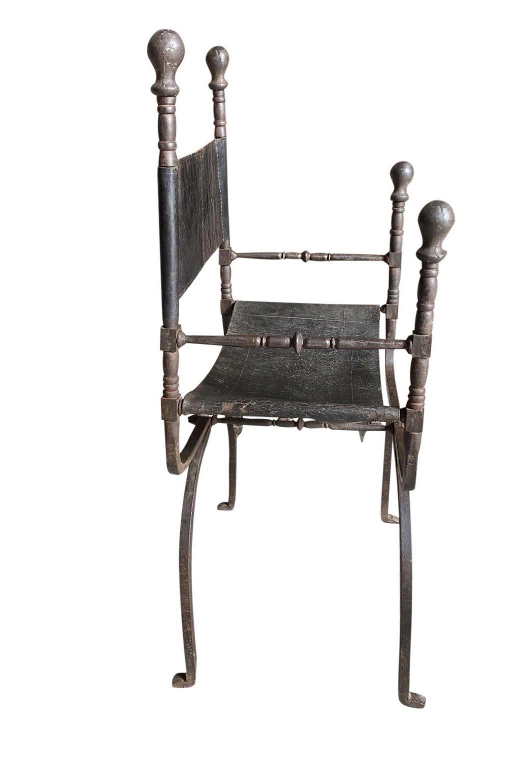 Ein Paar spanische Sessel aus dem 18. Jahrhundert im Angebot 5