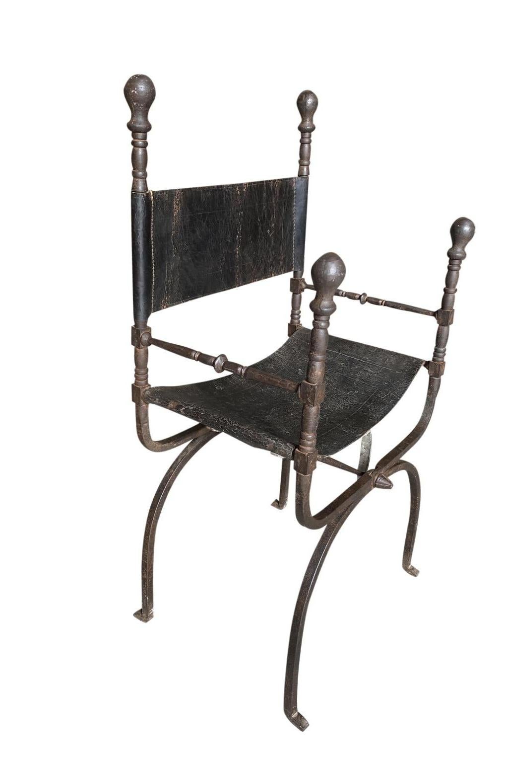 Ein Paar spanische Sessel aus dem 18. Jahrhundert im Angebot 6