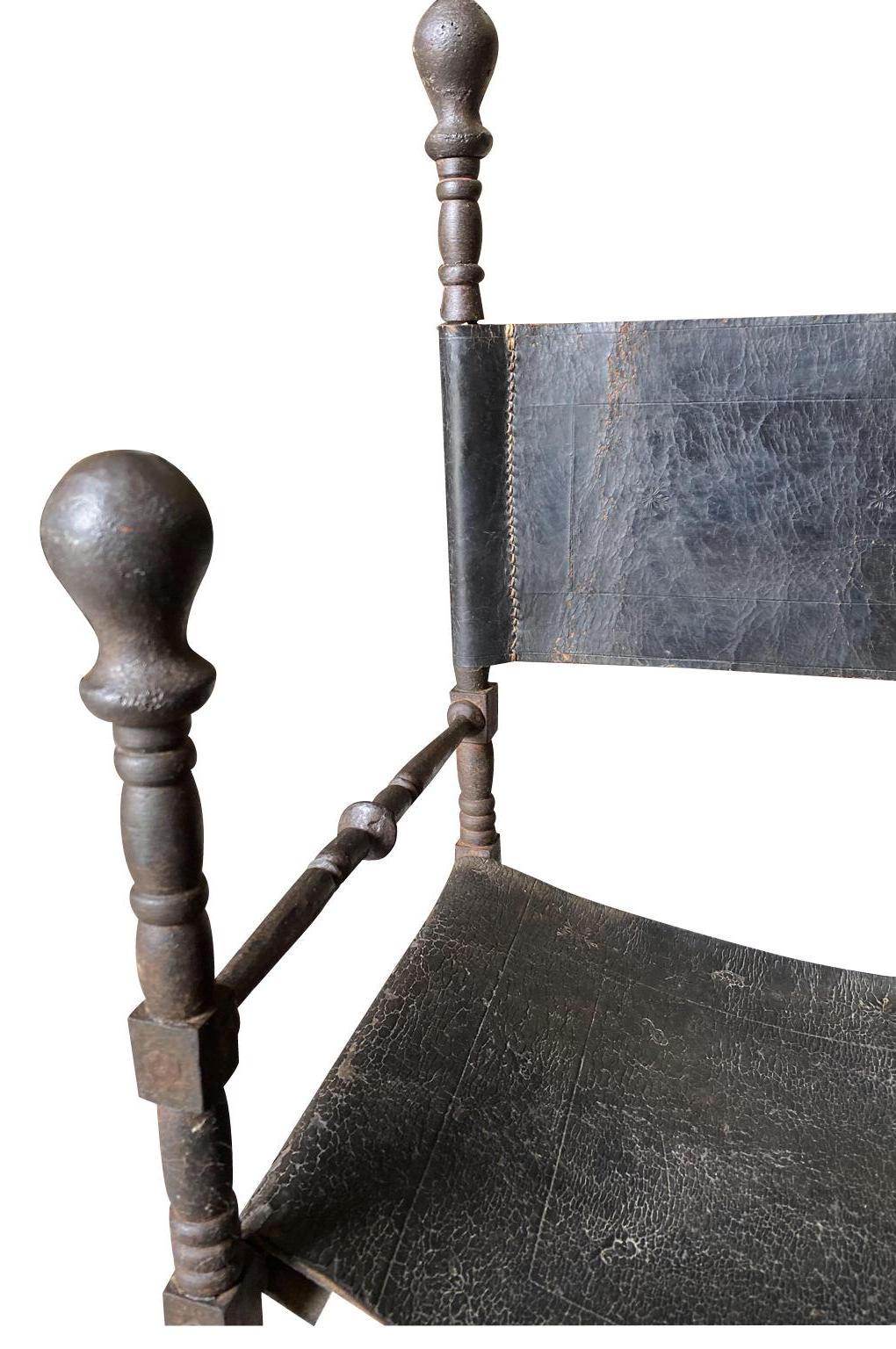 Ein Paar spanische Sessel aus dem 18. Jahrhundert im Angebot 7