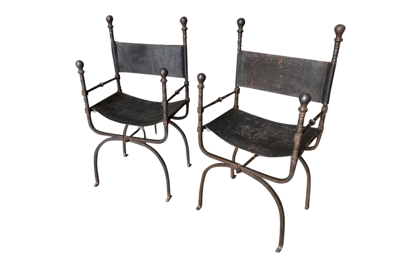 Ein Paar spanische Sessel aus dem 18. Jahrhundert (Spanisch) im Angebot
