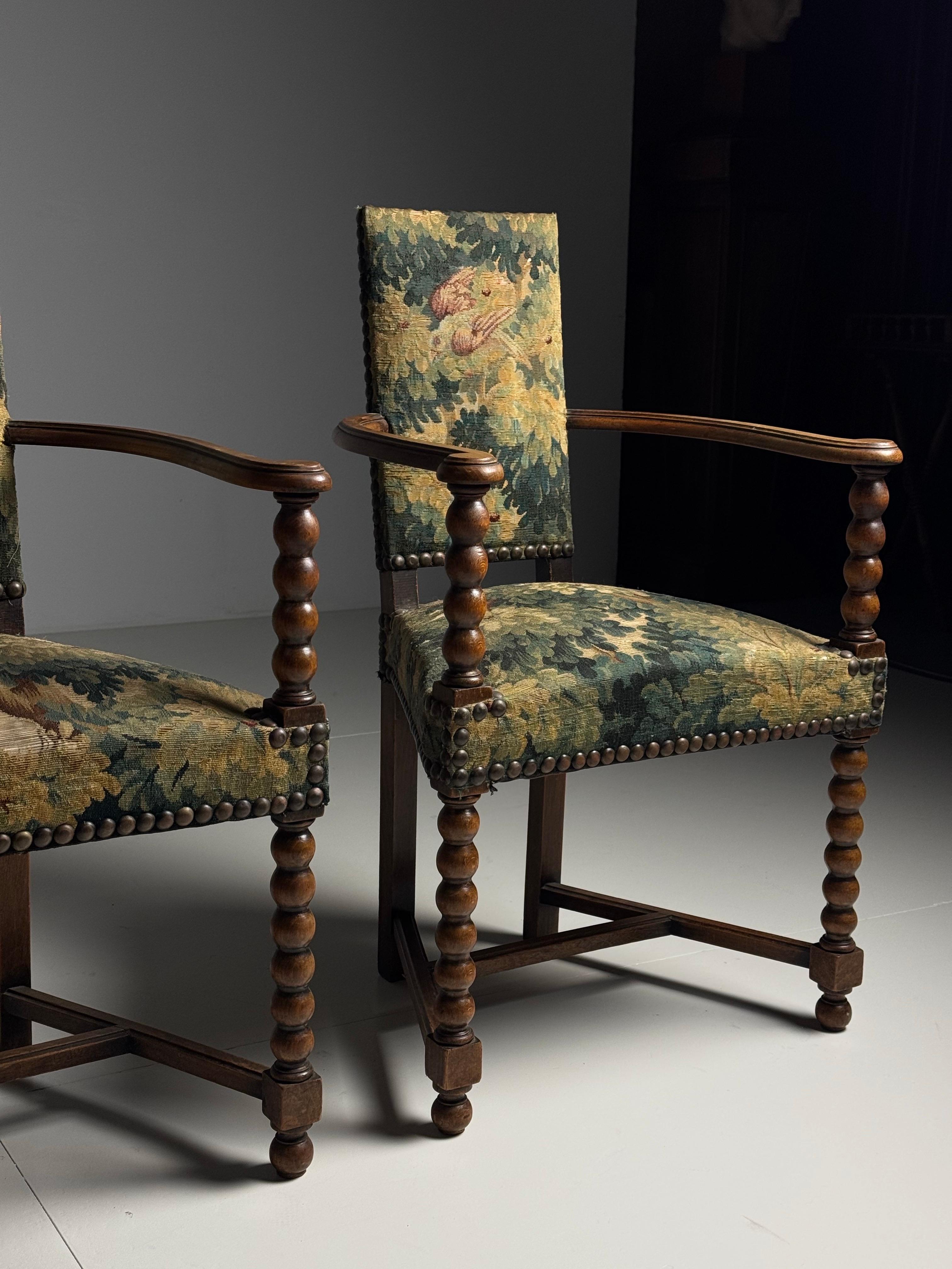 Coppia di poltrone spagnole con tappezzeria Aubusson in vendita 6