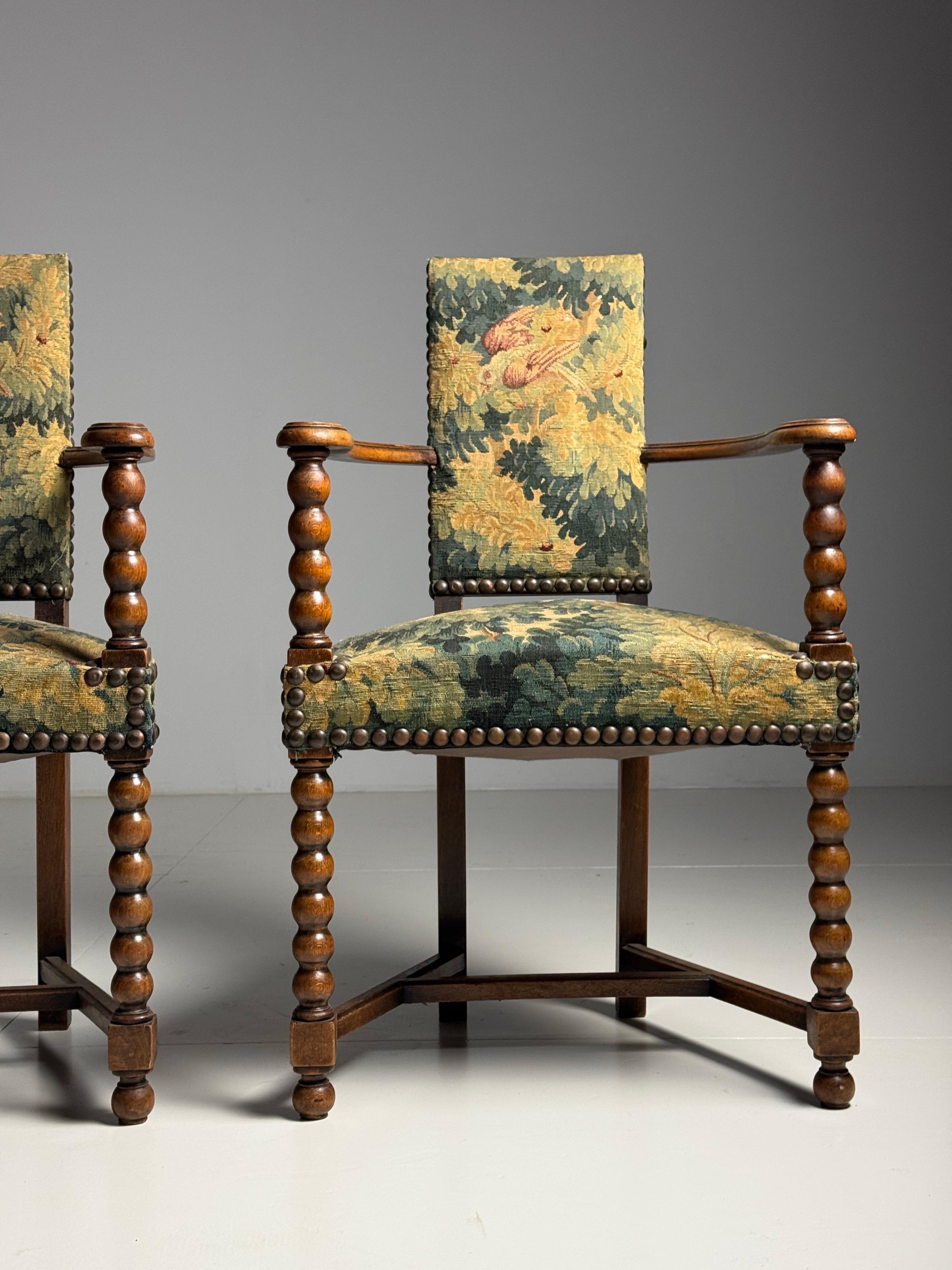 Coppia di poltrone spagnole con tappezzeria Aubusson in vendita 8