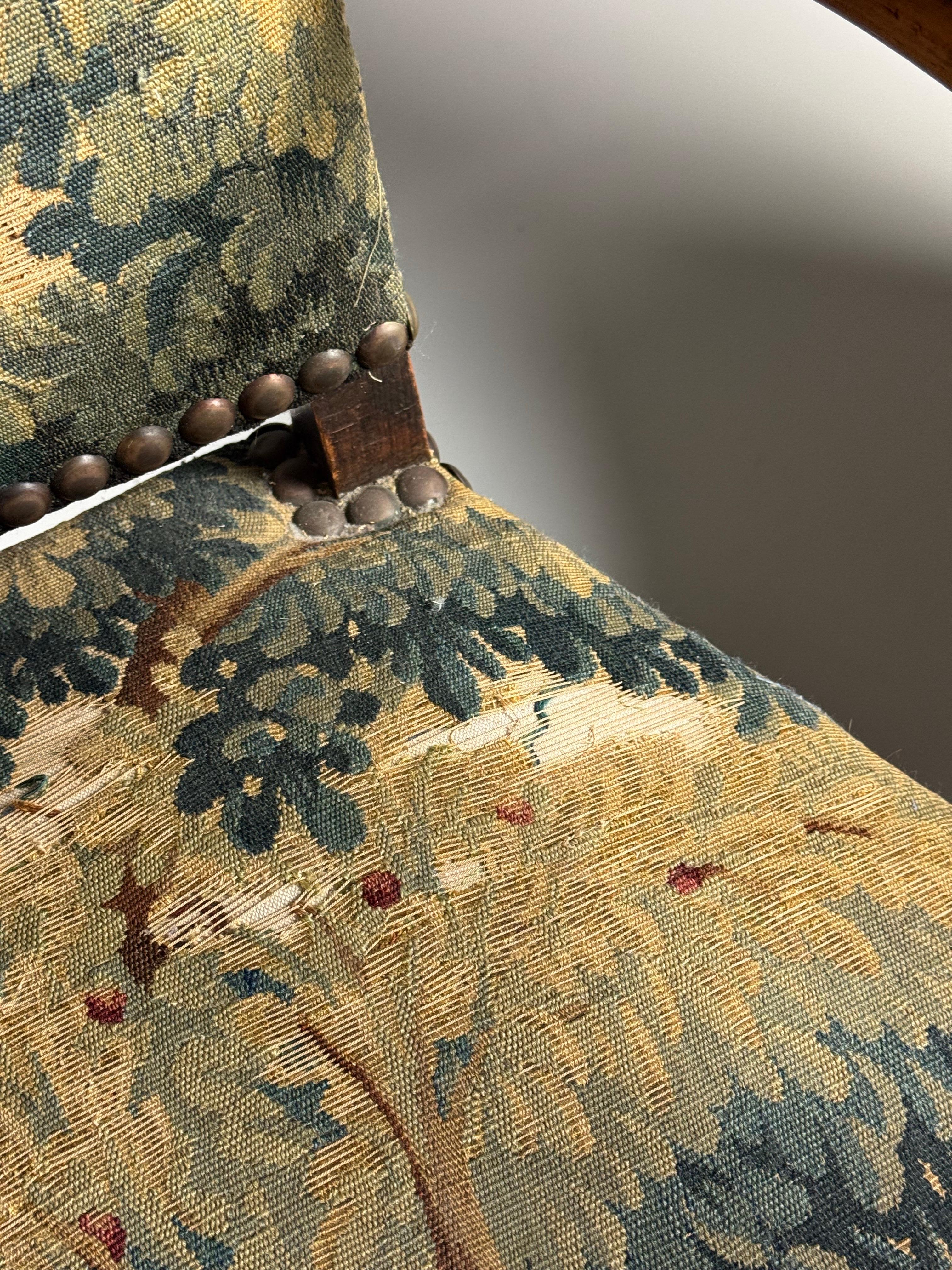 Coppia di poltrone spagnole con tappezzeria Aubusson in vendita 15
