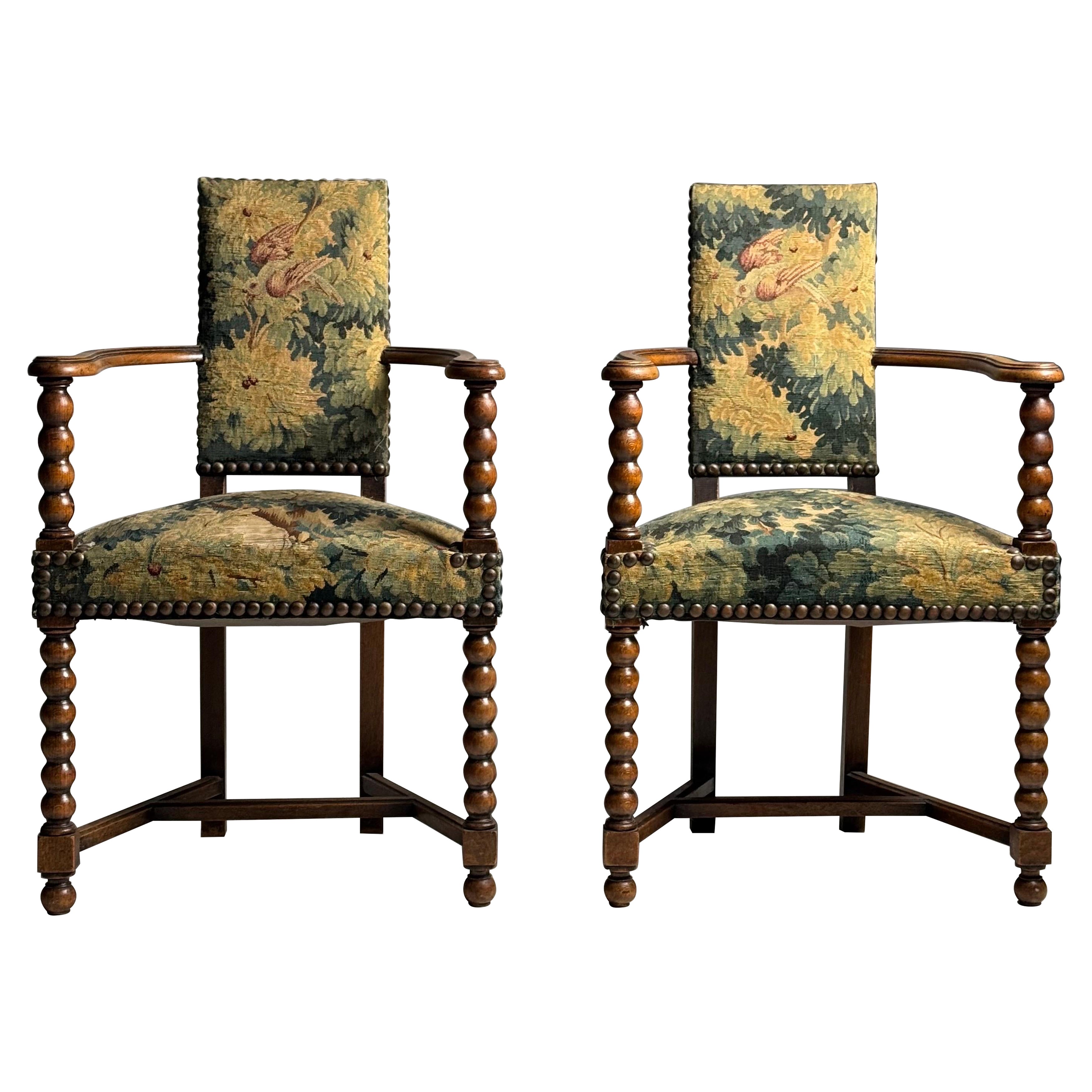 Coppia di poltrone spagnole con tappezzeria Aubusson in vendita