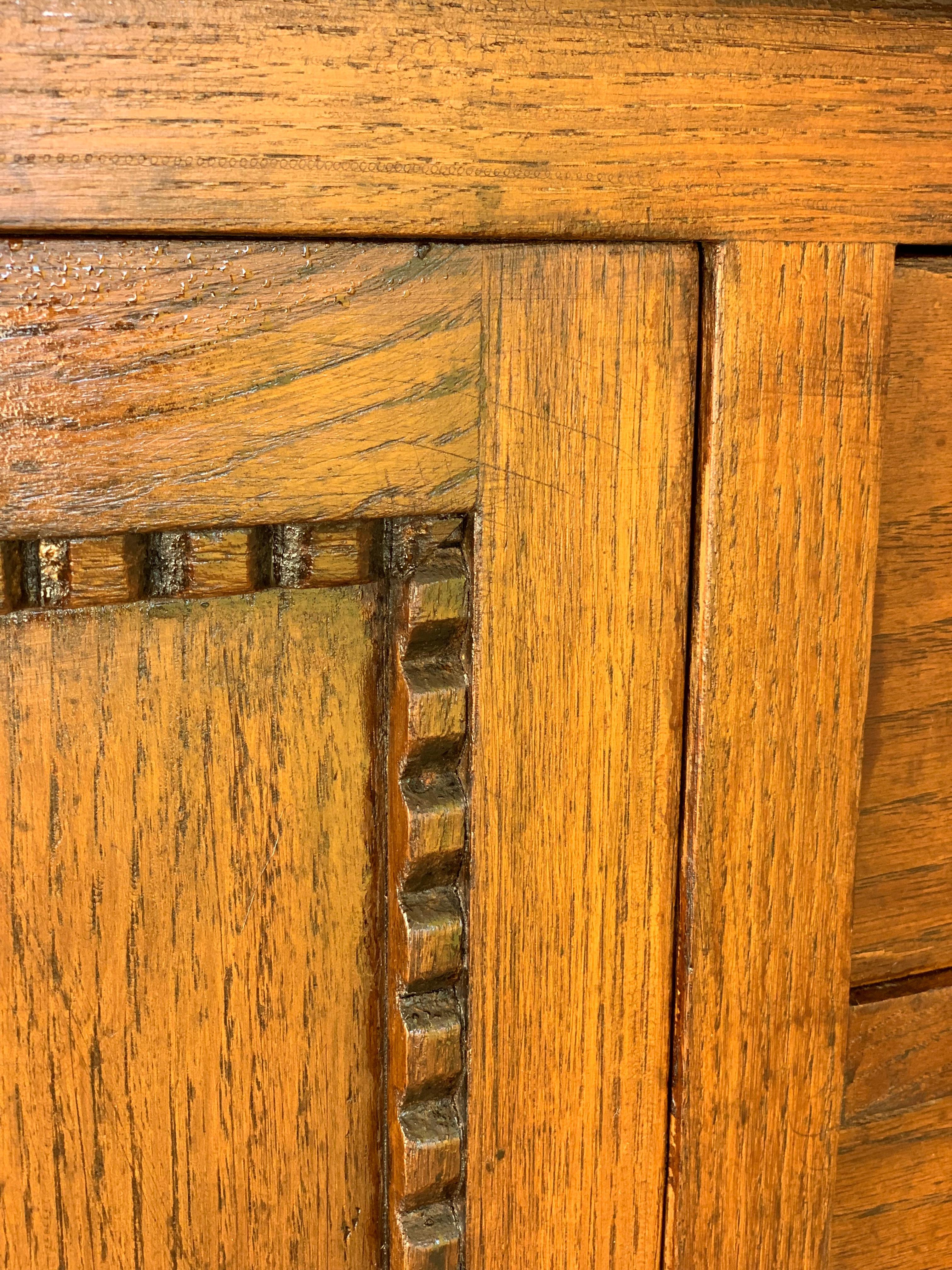 Pair of Spanish Art Deco Heavily Hand Carved Bedside Tables Nightstands, 1920s For Sale 4