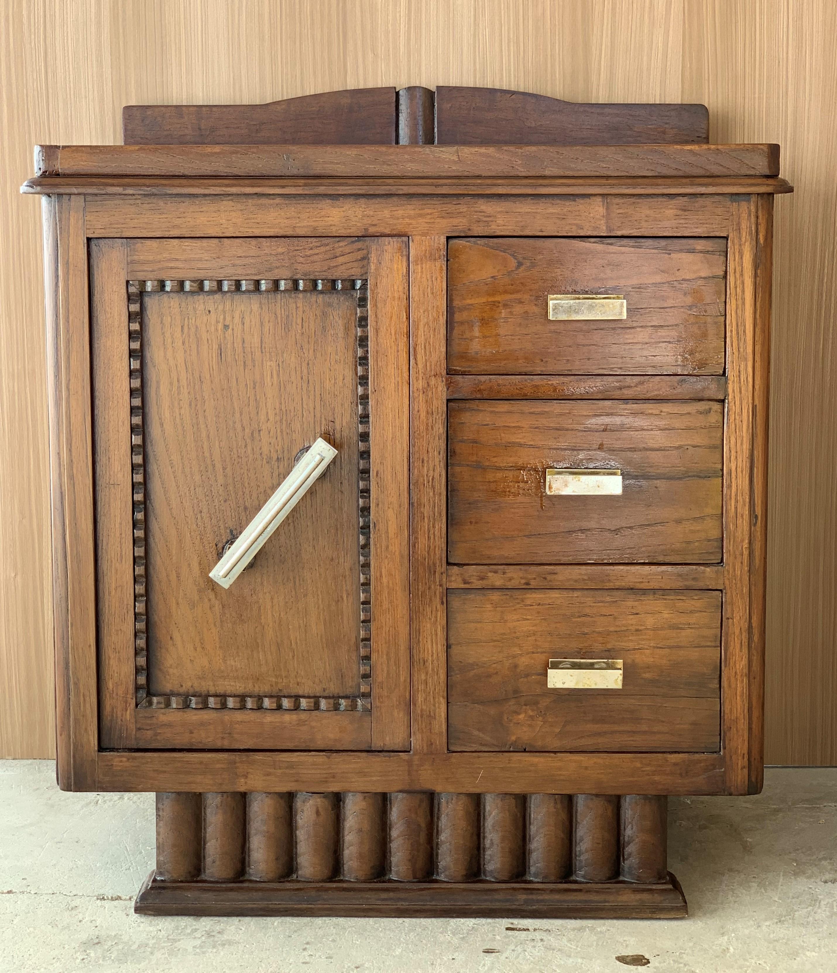 Pair of Spanish Art Deco heavily hand carved bedside tables nightstands, 1920s with some of the finest hand carved details in doors and with three drawers.
Original hardware.
 