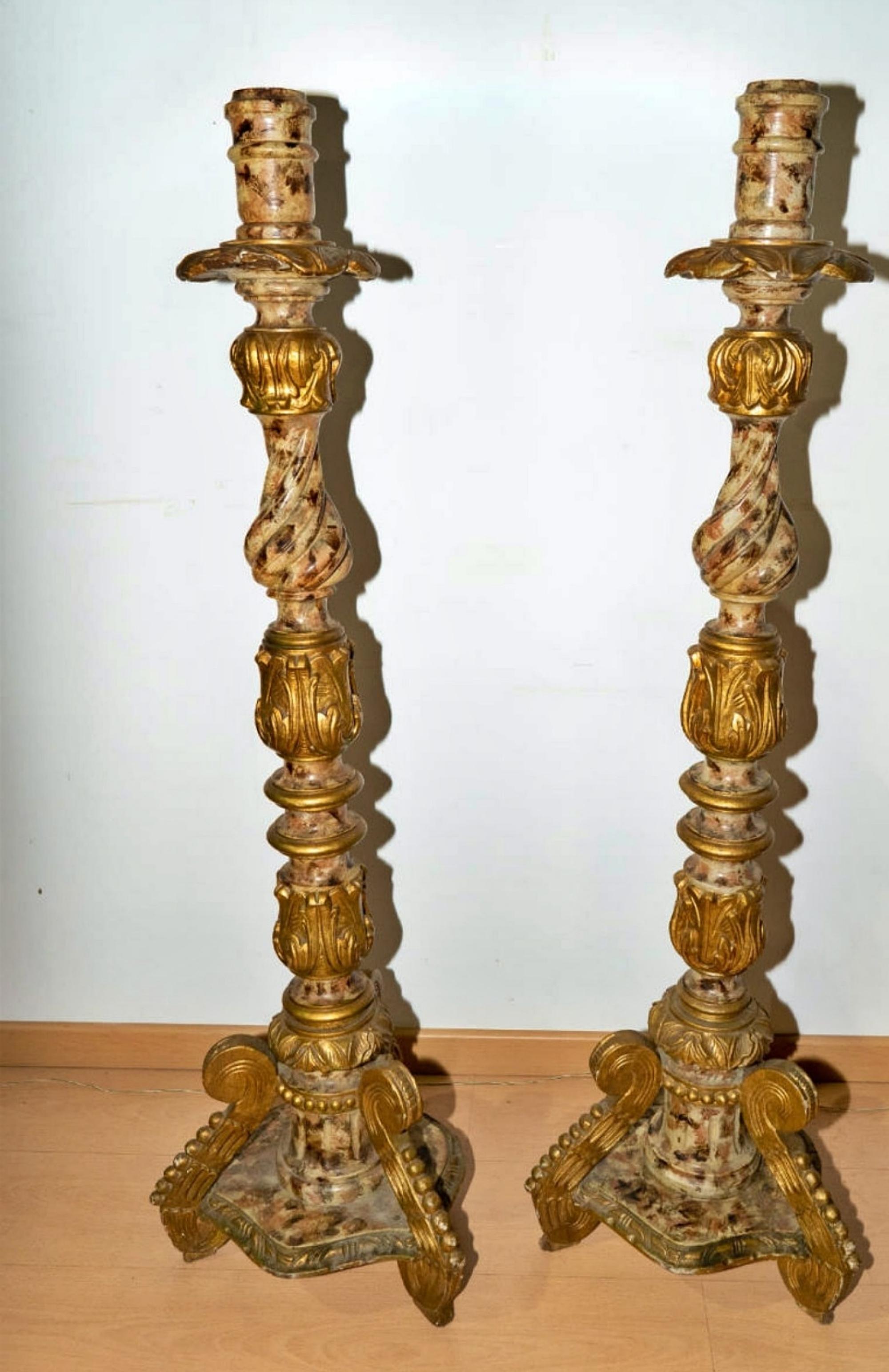Paar spanische Kerzenständer aus dem 18. Jahrhundert
Maße: Höhe 132cm
Gute Bedingungen.