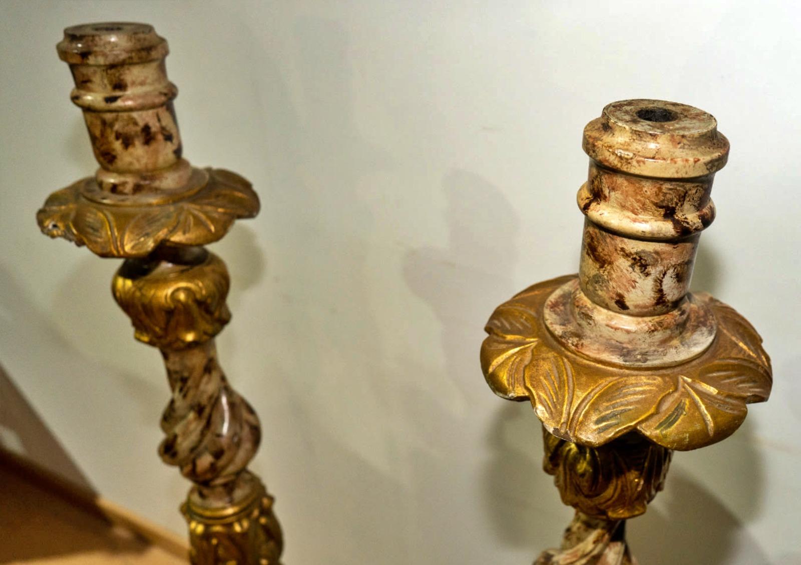 Paar spanische Kerzenständer aus dem 18. Jahrhundert (Handgefertigt) im Angebot