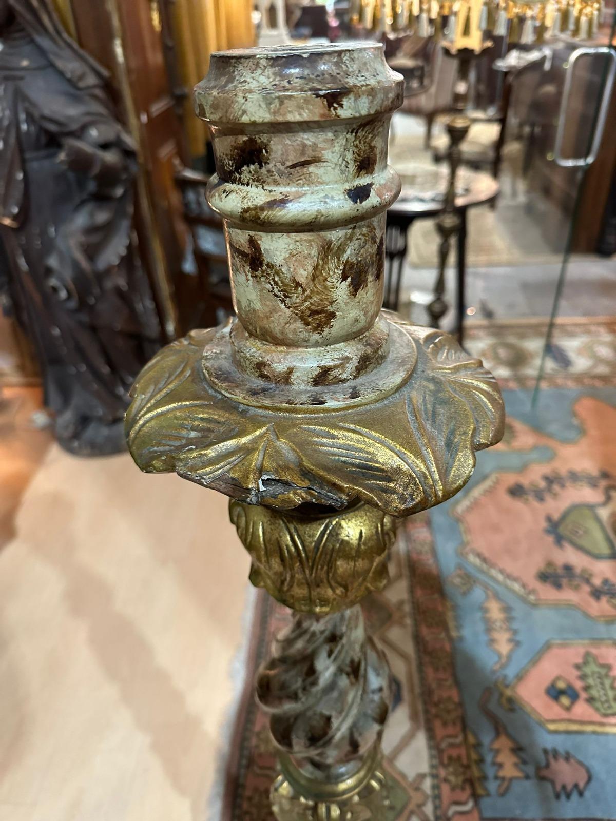 XVIIIe siècle Paire de chandeliers espagnols du 18ème siècle en vente