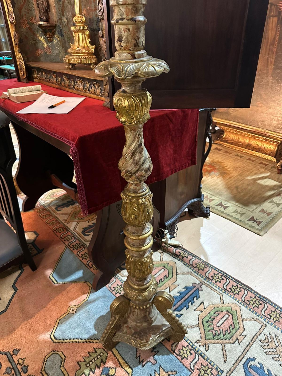 Paire de chandeliers espagnols du 18ème siècle en vente 1
