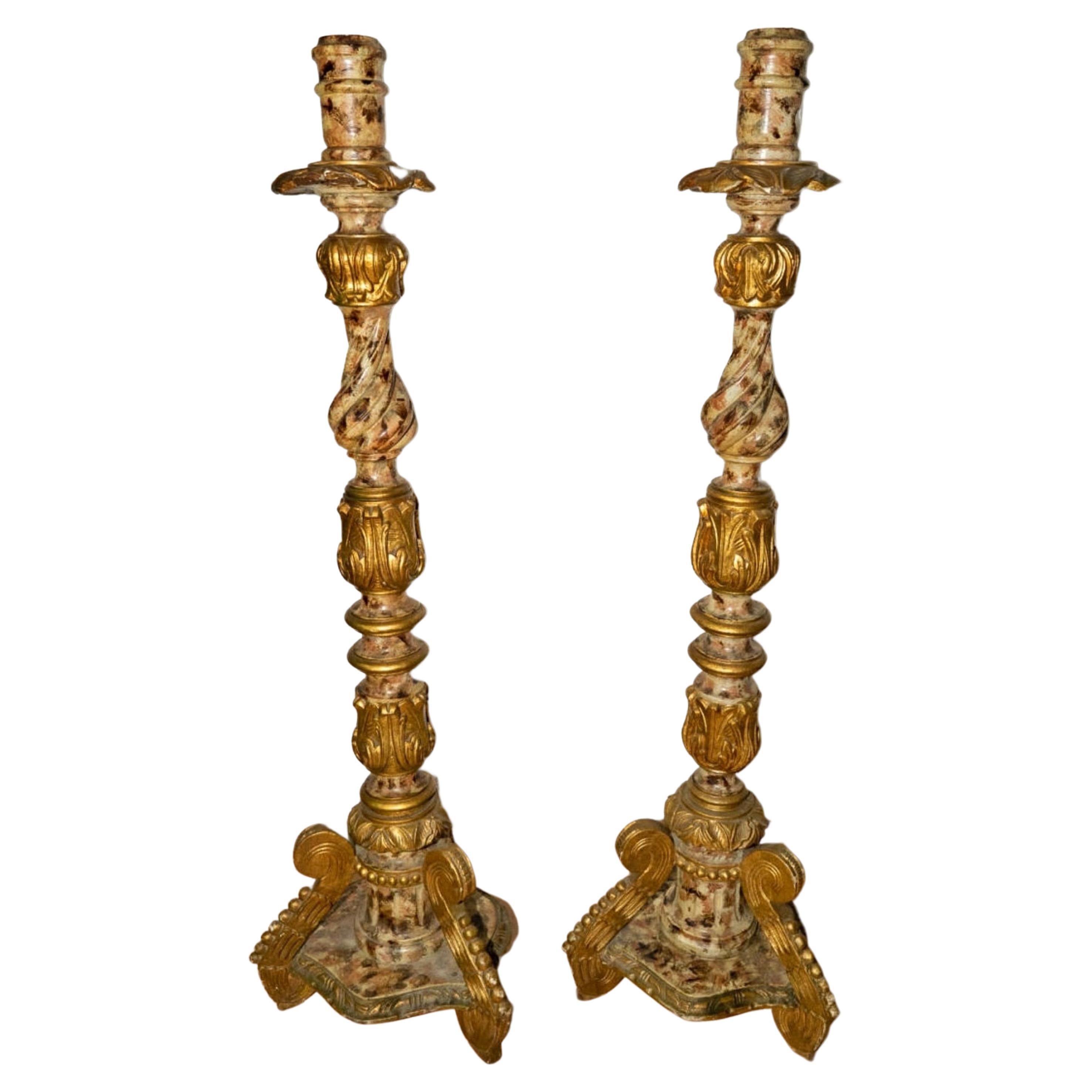 Paar spanische Kerzenständer aus dem 18. Jahrhundert im Angebot