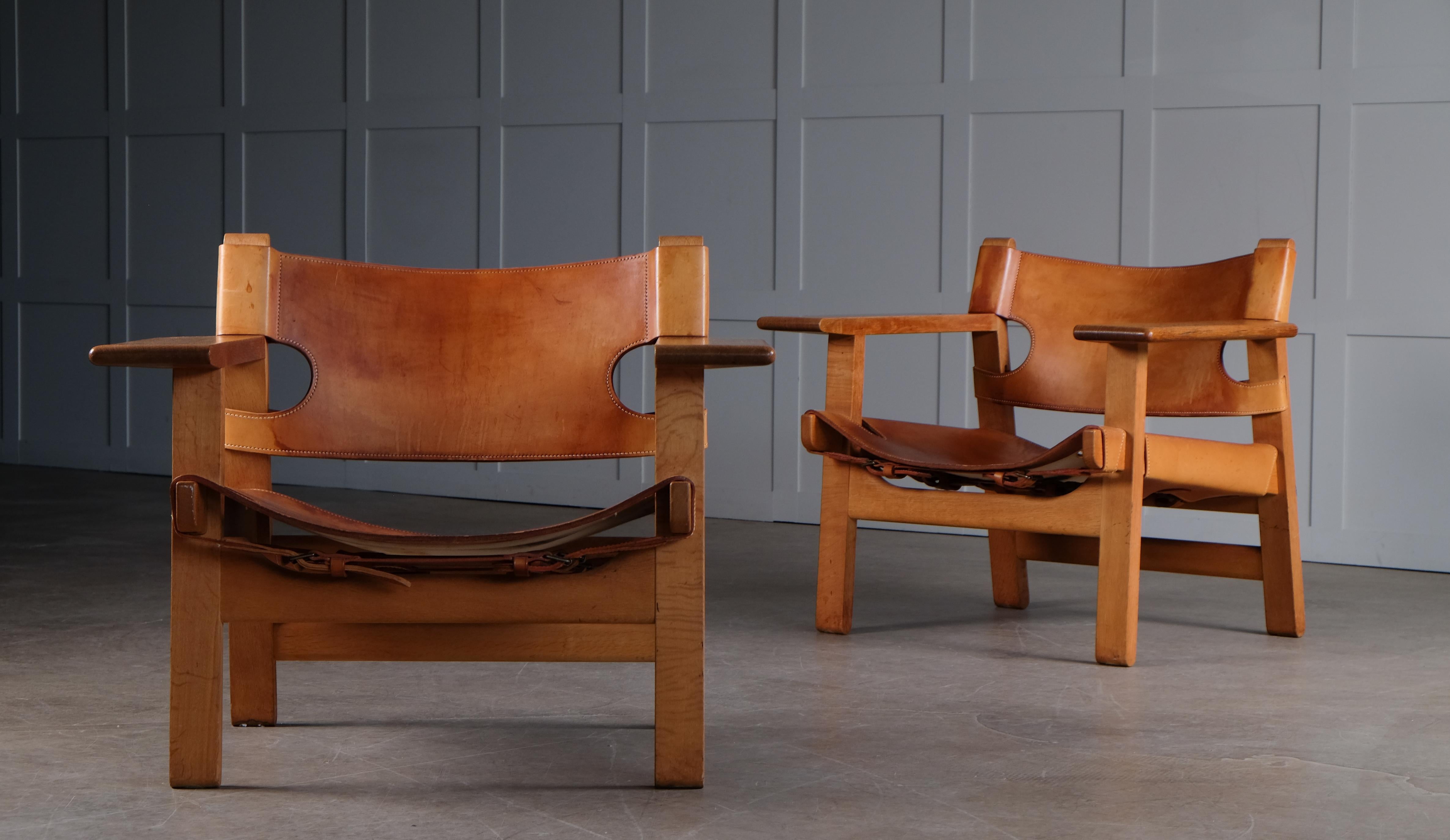 Pair of Spanish Chairs by Børge Mogensen, 1960s For Sale 8