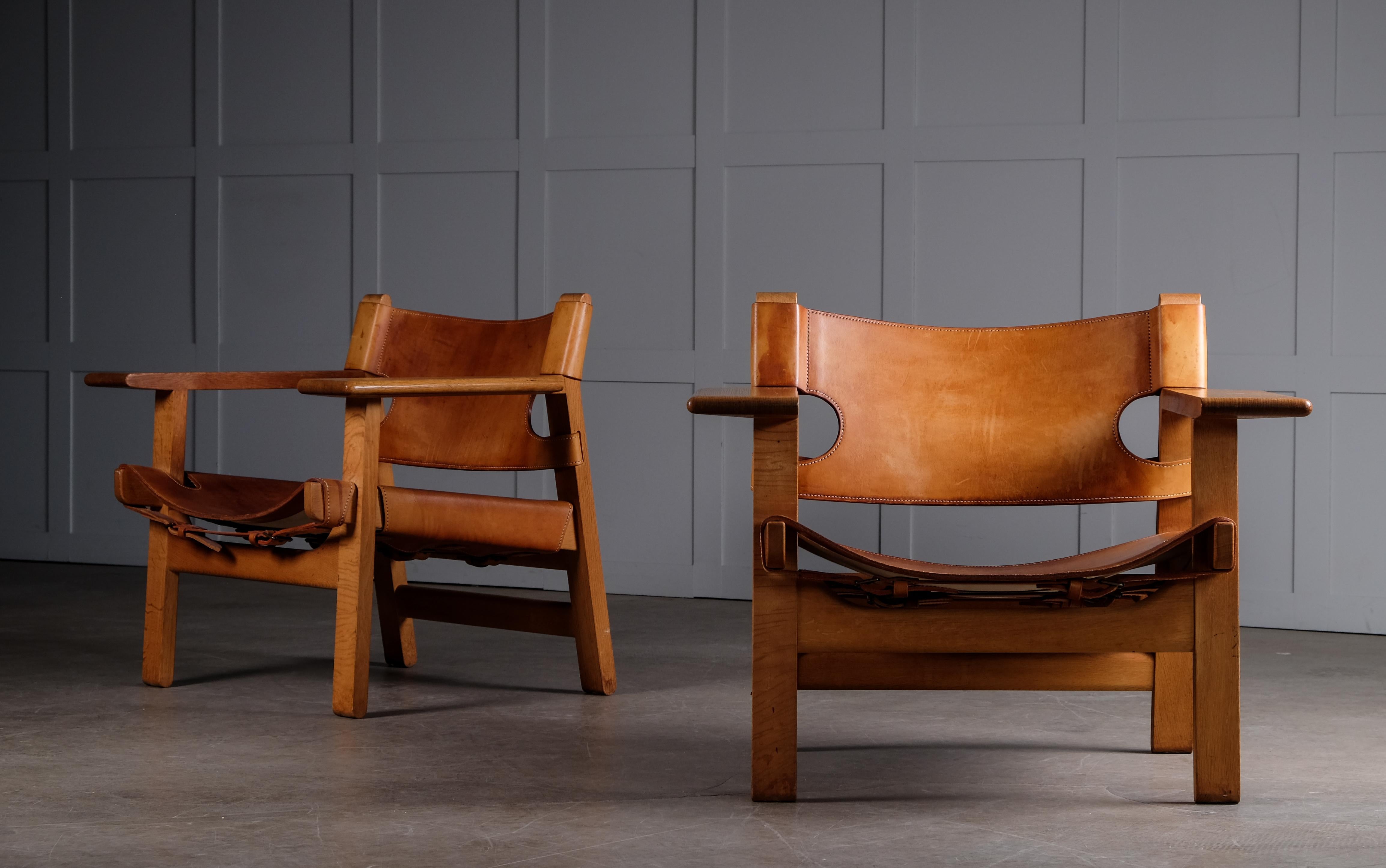 Designed in 1958 by Børge Mogensen. Oak and original cognac leather, with the perfect patina. 
Produced by Frederica Stolefabrik, Denmark, 1960s.
Global shipping available.



 