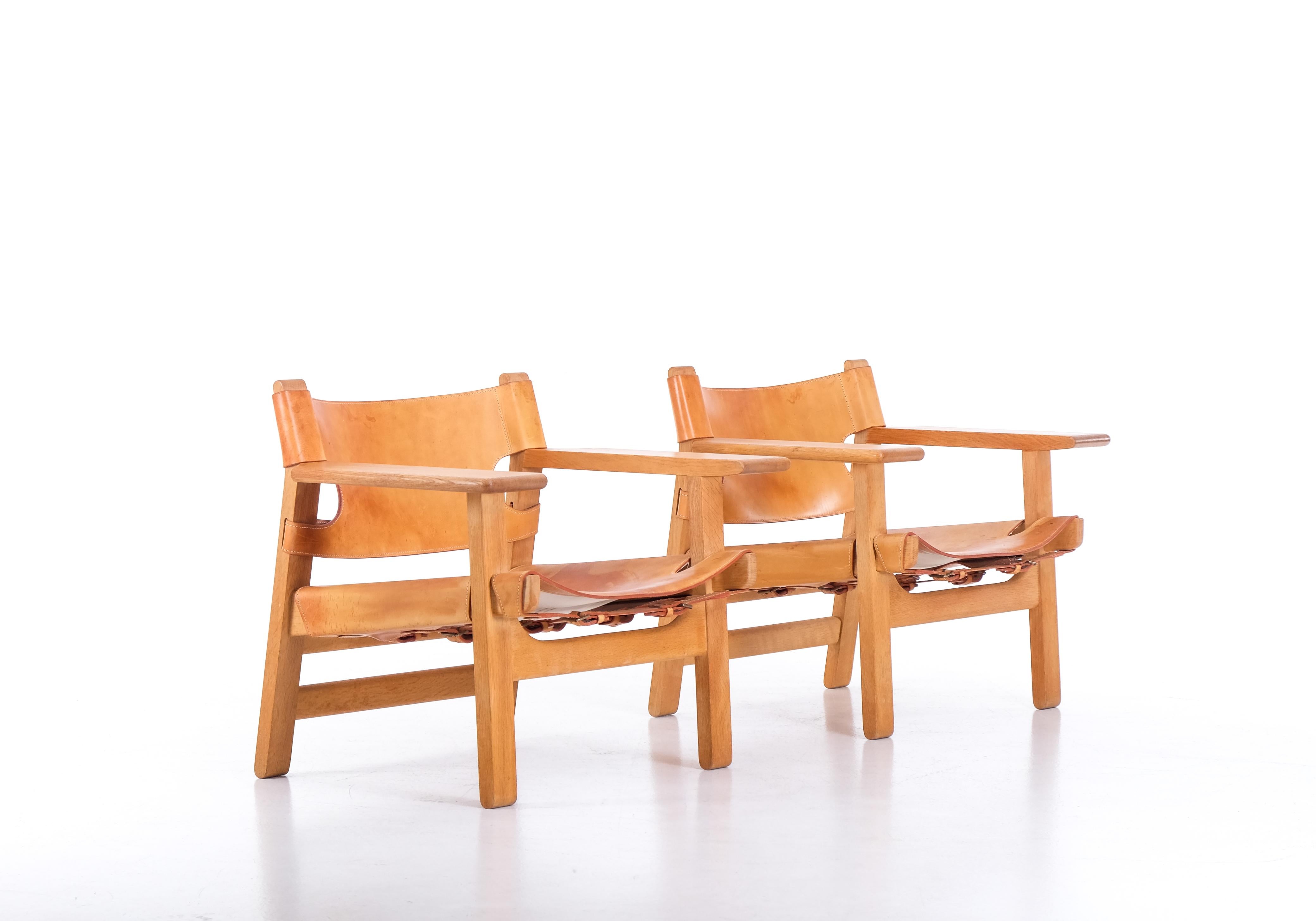 Danois Paire de chaises espagnoles par Børge Mogensen, années 1960 en vente