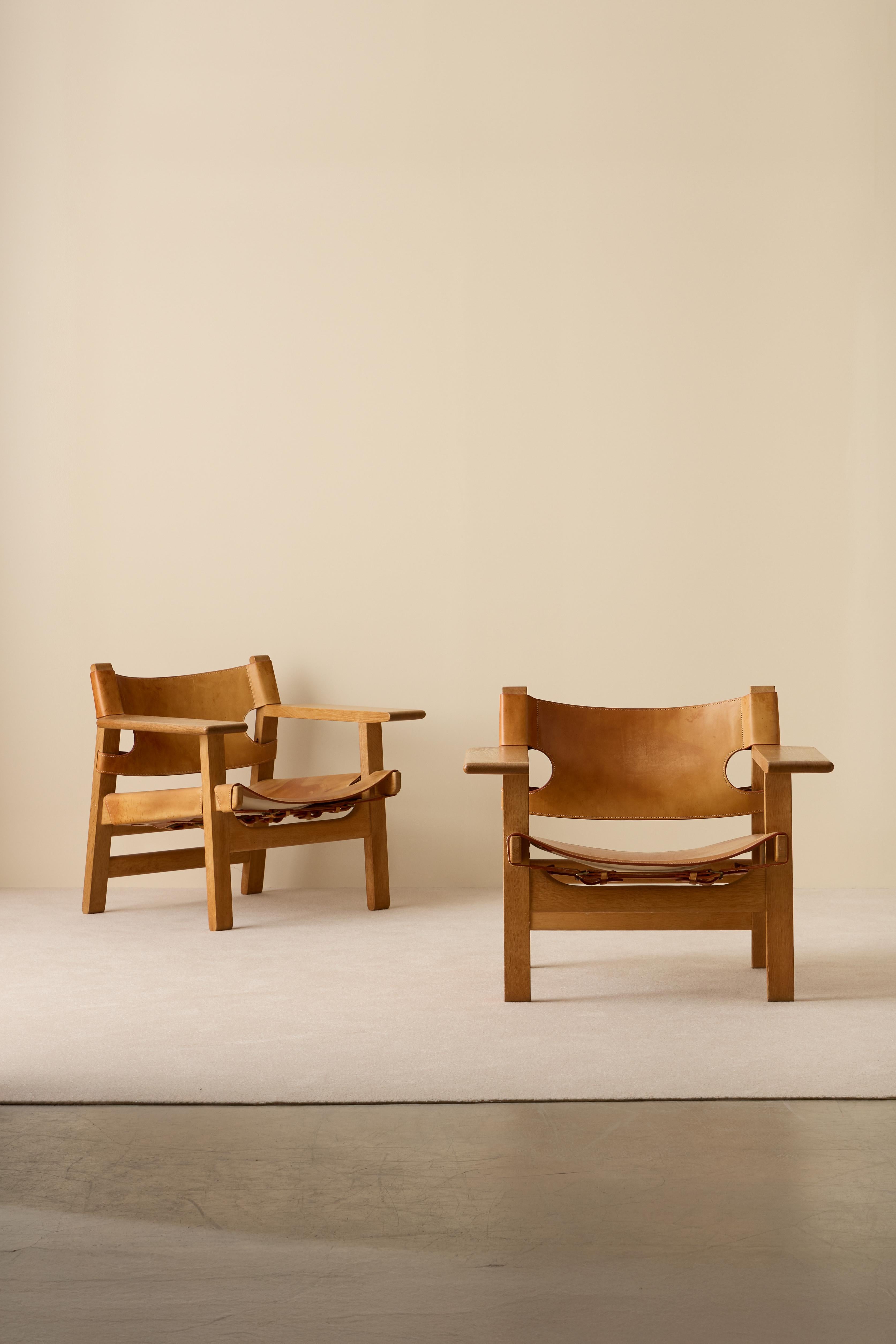 Paire de chaises espagnoles par Børge Mogensen, années 1960 Bon état - En vente à Stockholm, SE