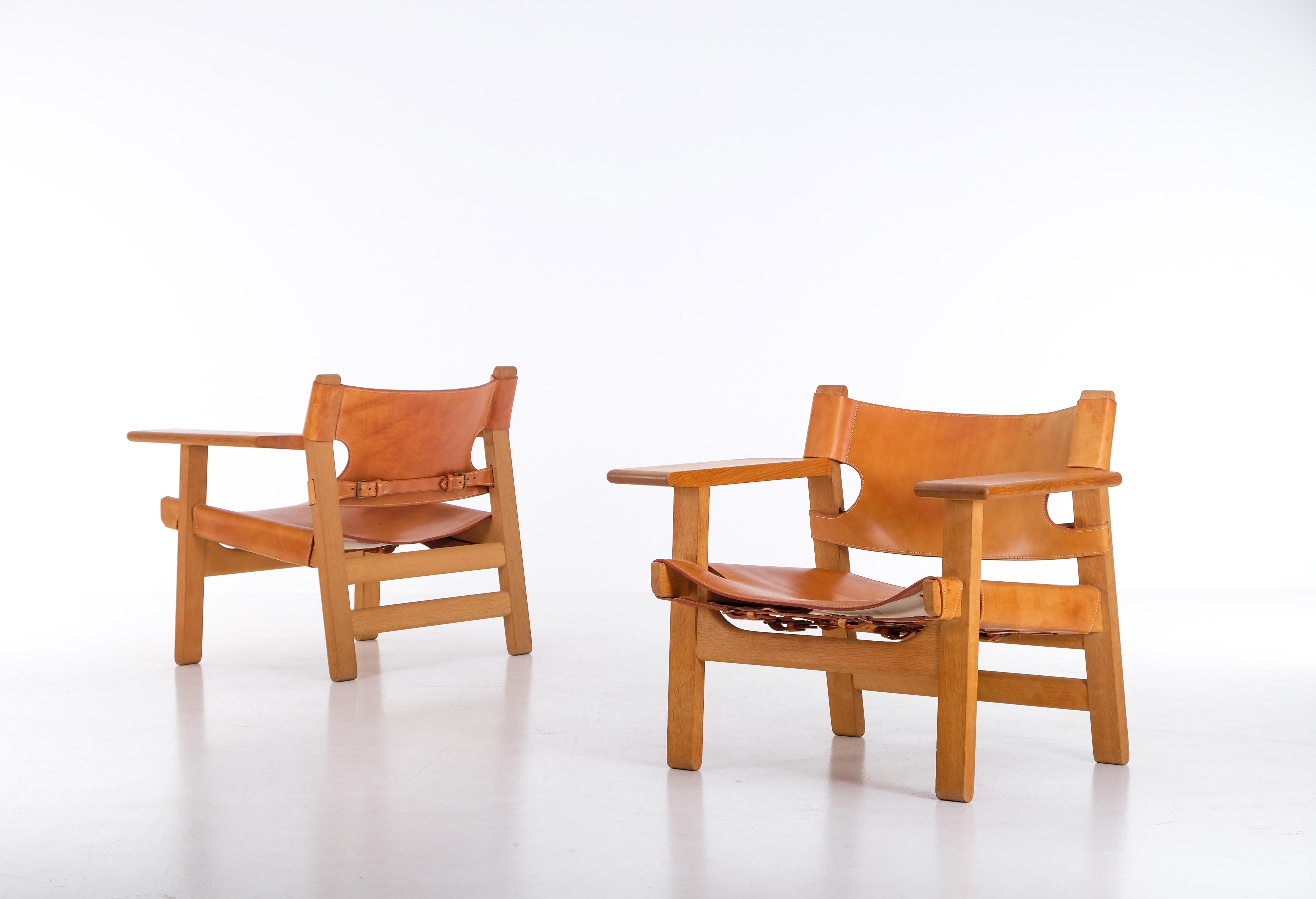 Mid-20th Century Pair of Spanish Chairs by Børge Mogensen, 1960s For Sale