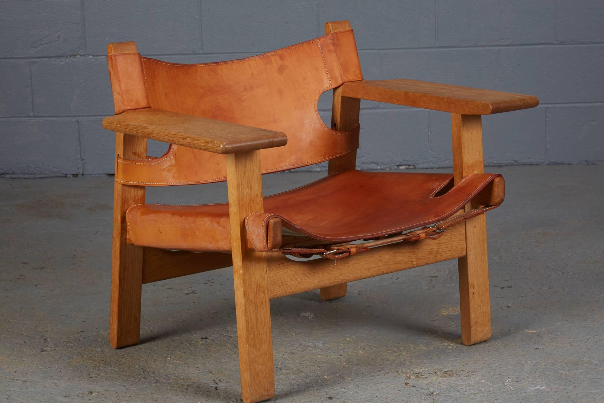 Pair of Spanish Chairs by Børge Mogensen for Fredericia Furniture In Good Condition In Belmont, MA