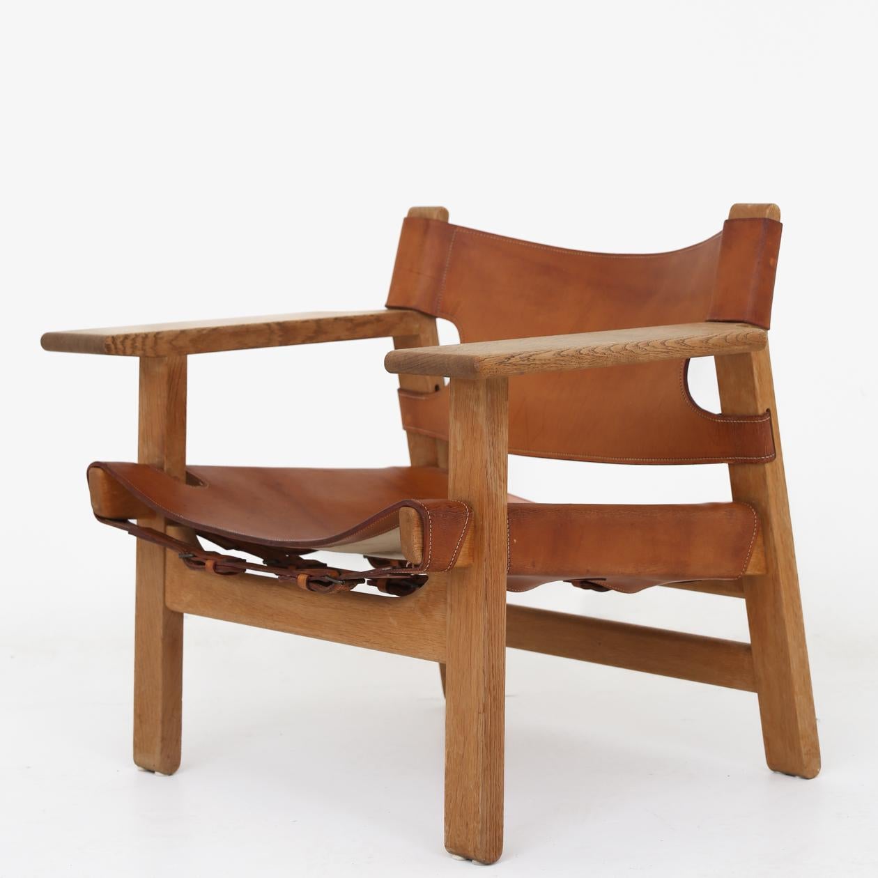 BM 2226 - A pair of two Spanish chairs in patinated oak and core leather. Designed in 1958. Børge Mogensen / Fredericia Furniture.