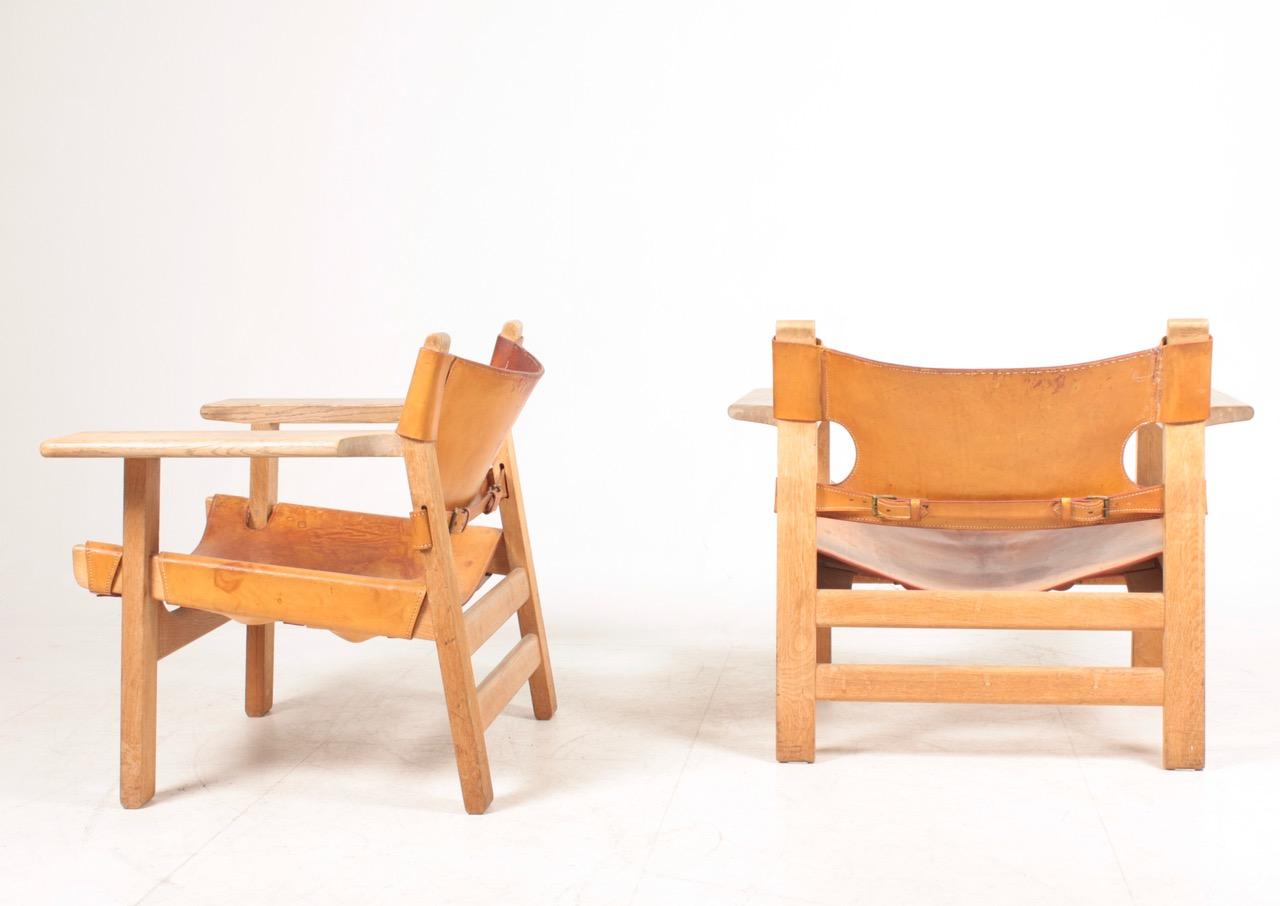 Pair of Spanish Chairs in Patinated Leather and Oak by Børge Mogensen, 1950s In Good Condition In Lejre, DK
